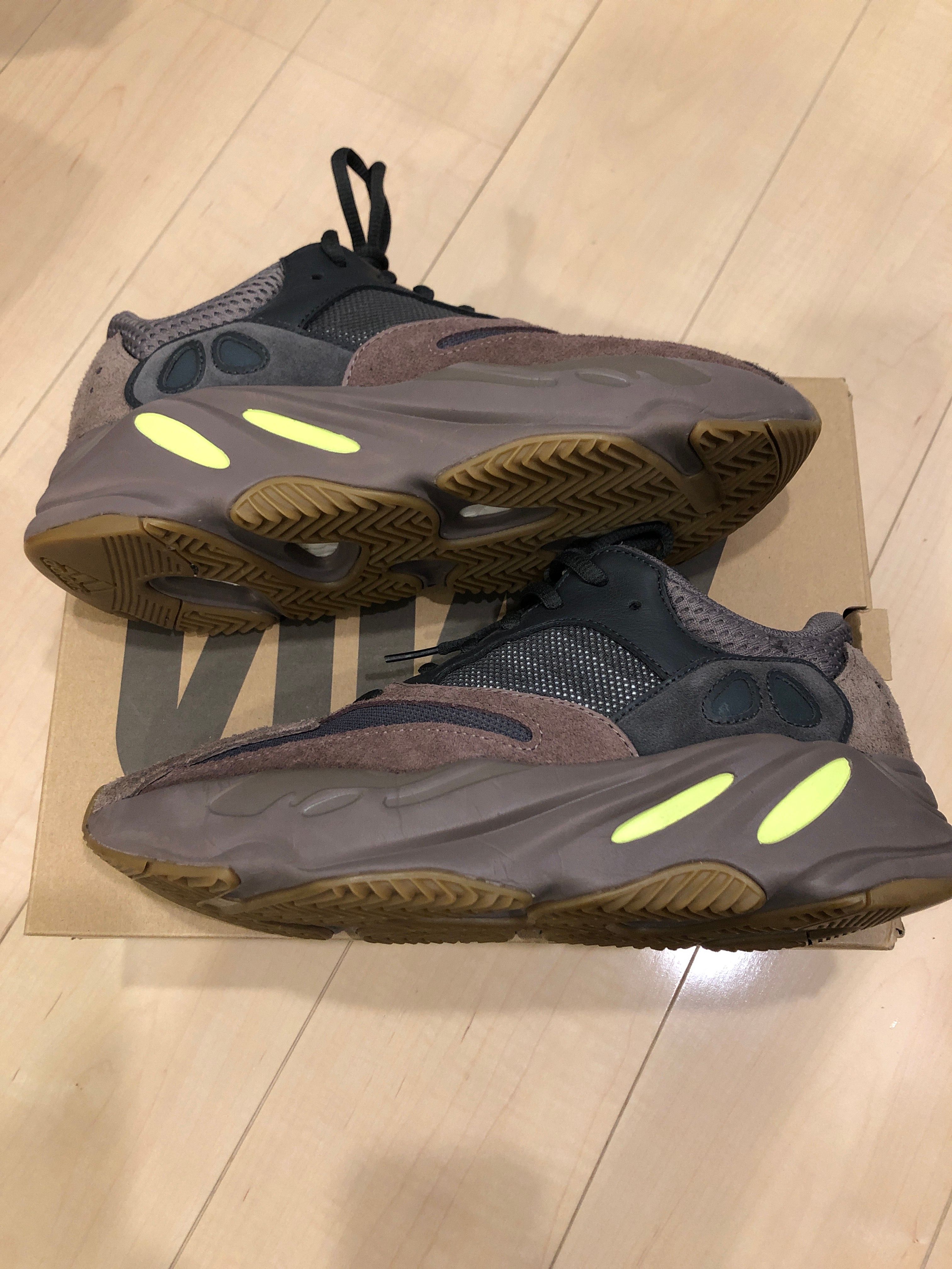 YEEZY BOOST 700 WAVE RUNNER DARK GREY