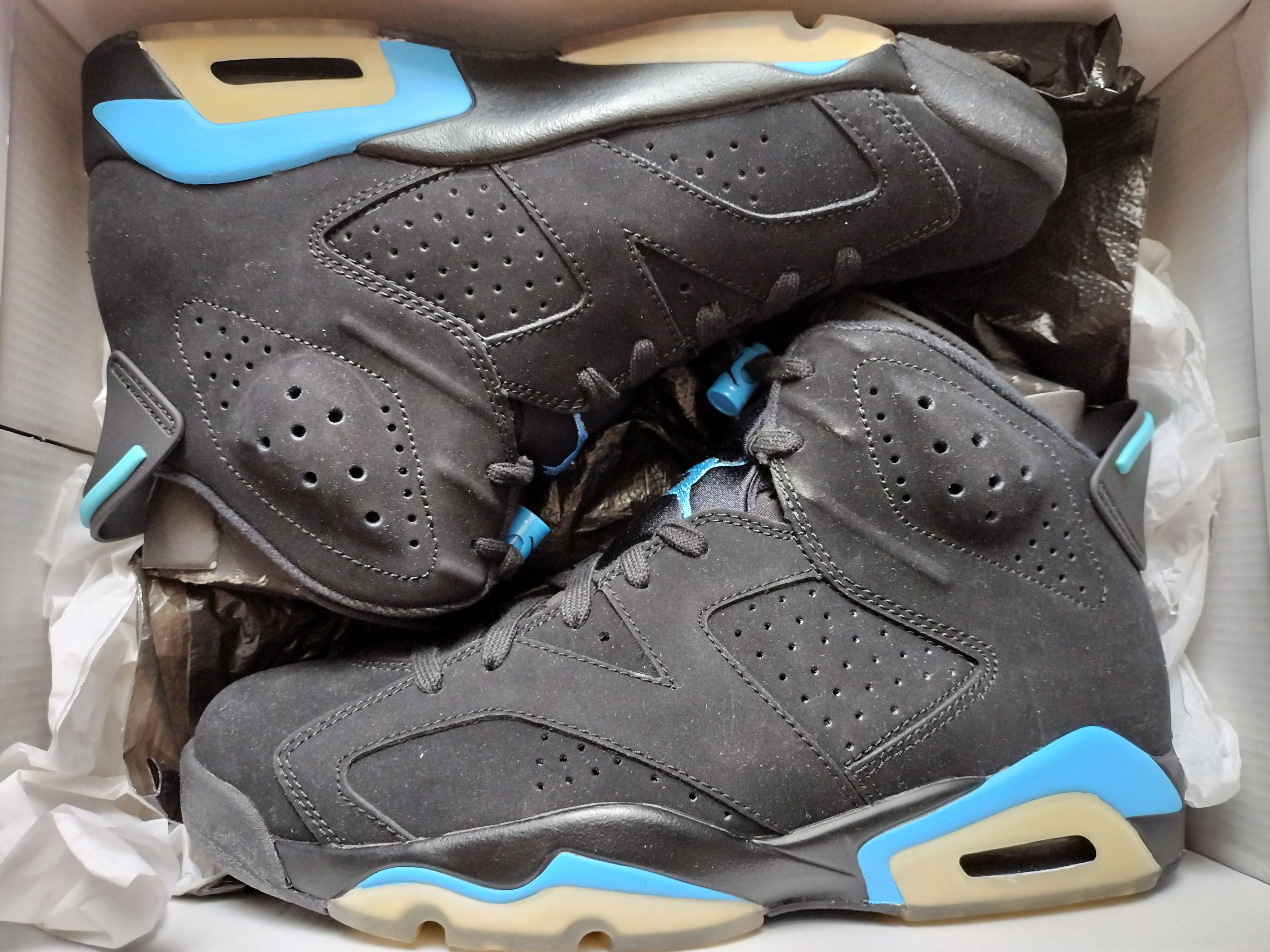 NIKE AIR JORDAN 6 RETRO "UNC"