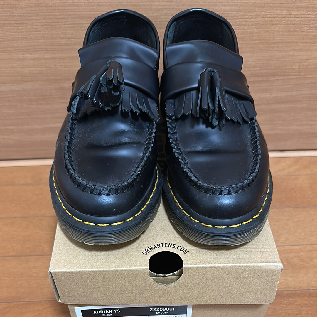 ドクターマーチン エイドリアン イエローステッチ ローファー "ブラック"