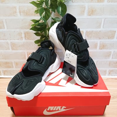 NIKE Women's AQUA RIFT "BLACK/WHITE"