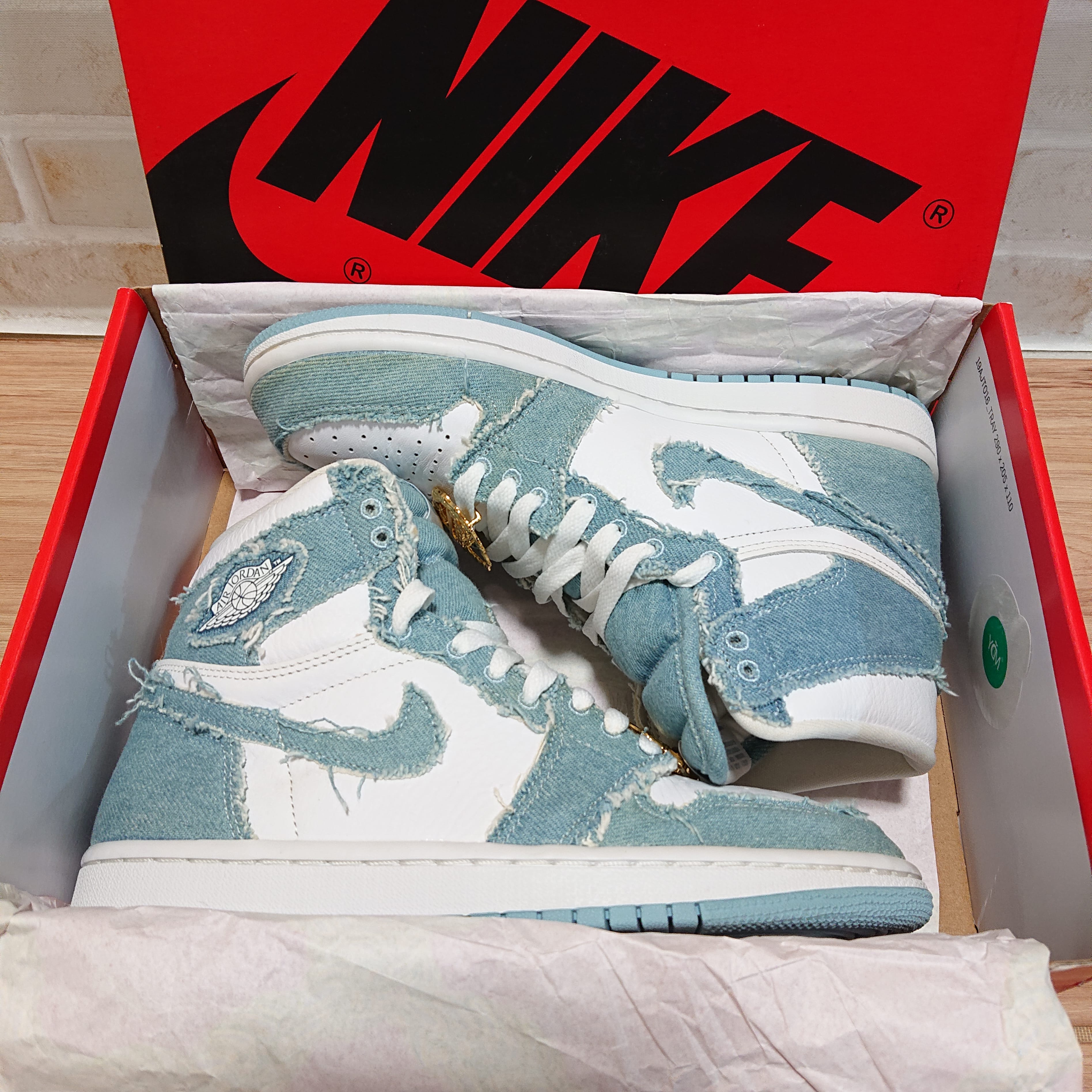 ナイキ ウィメンズ エアジョーダン1 ハイ OG "デニム"