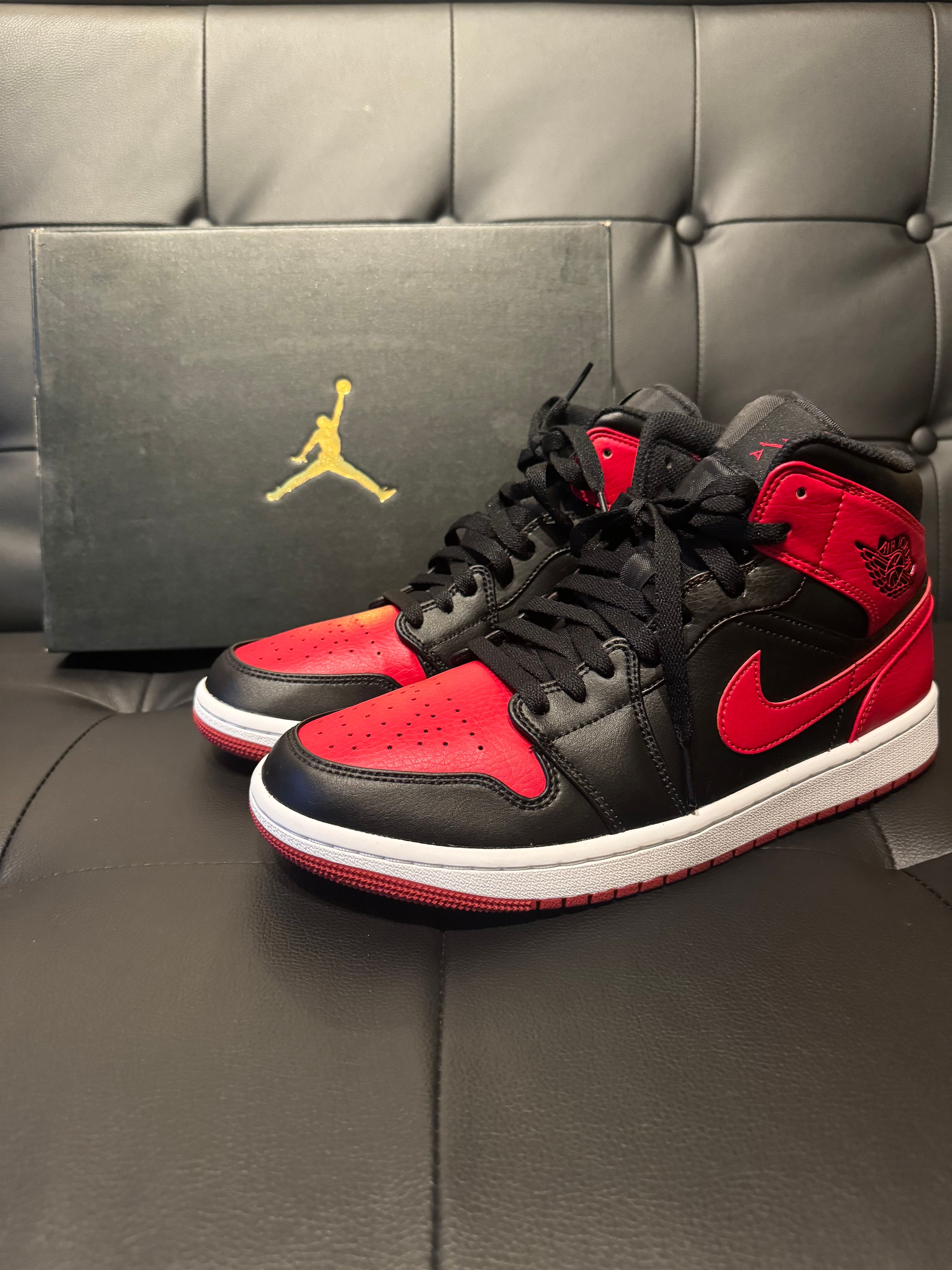 Nike Air Jordan 1 Mid "Bred"