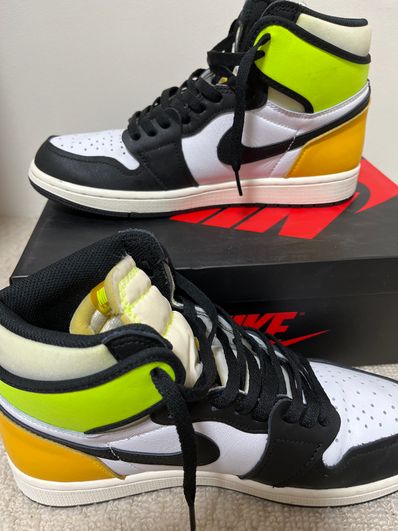 Nike Air Jordan 1 High OG "Volt Gold"