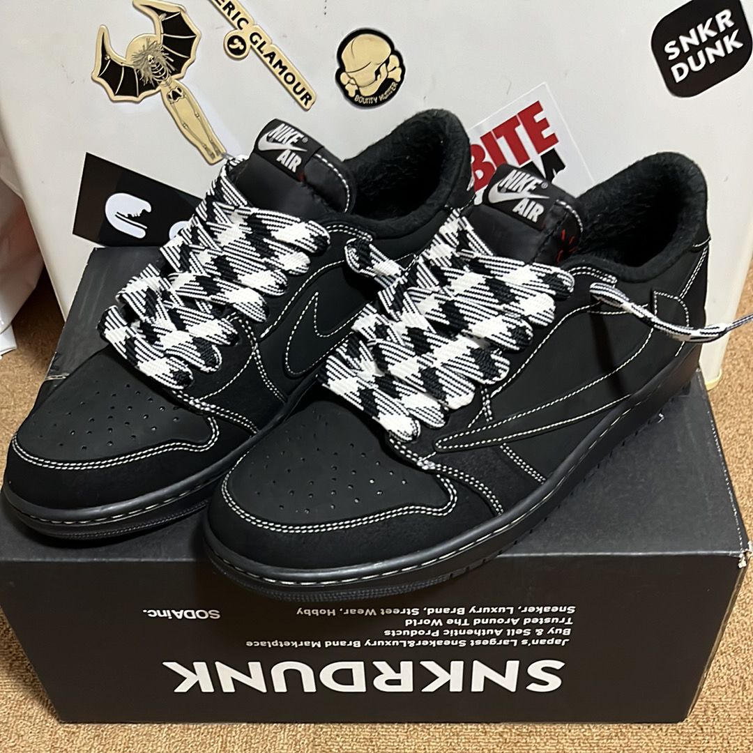 Travis Scott × Nike Air Jordan 1 Low OG SP "Black Phantom"
