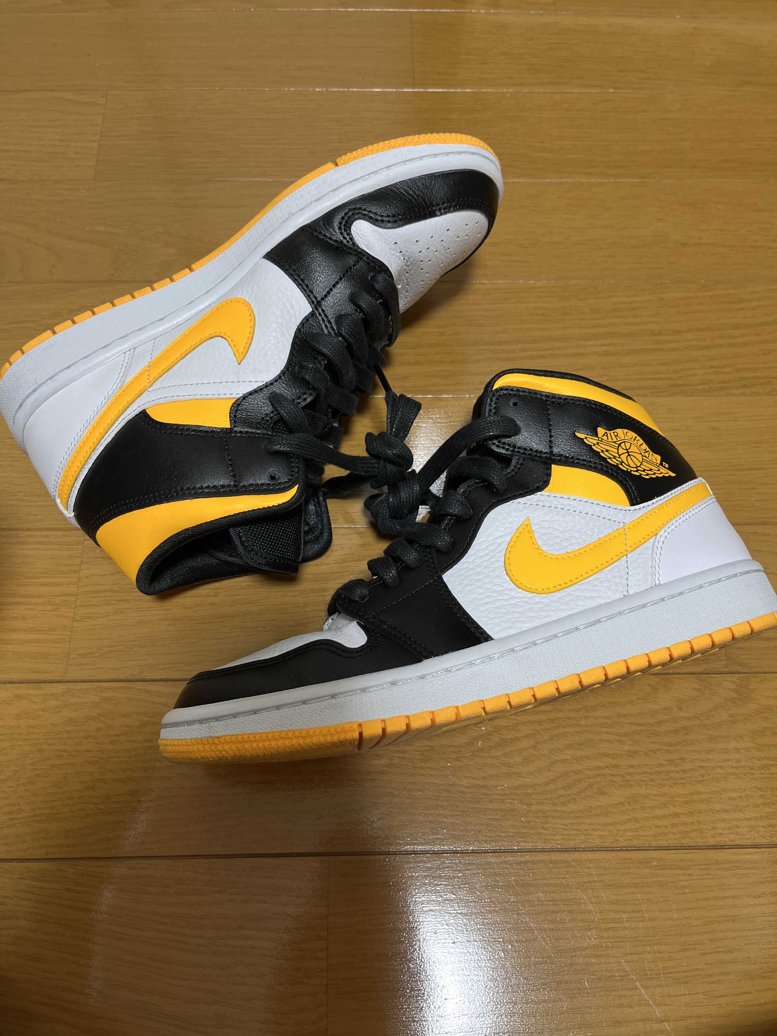 Nike Women's Air Jordan 1 Mid SE "Laser Orange Black"