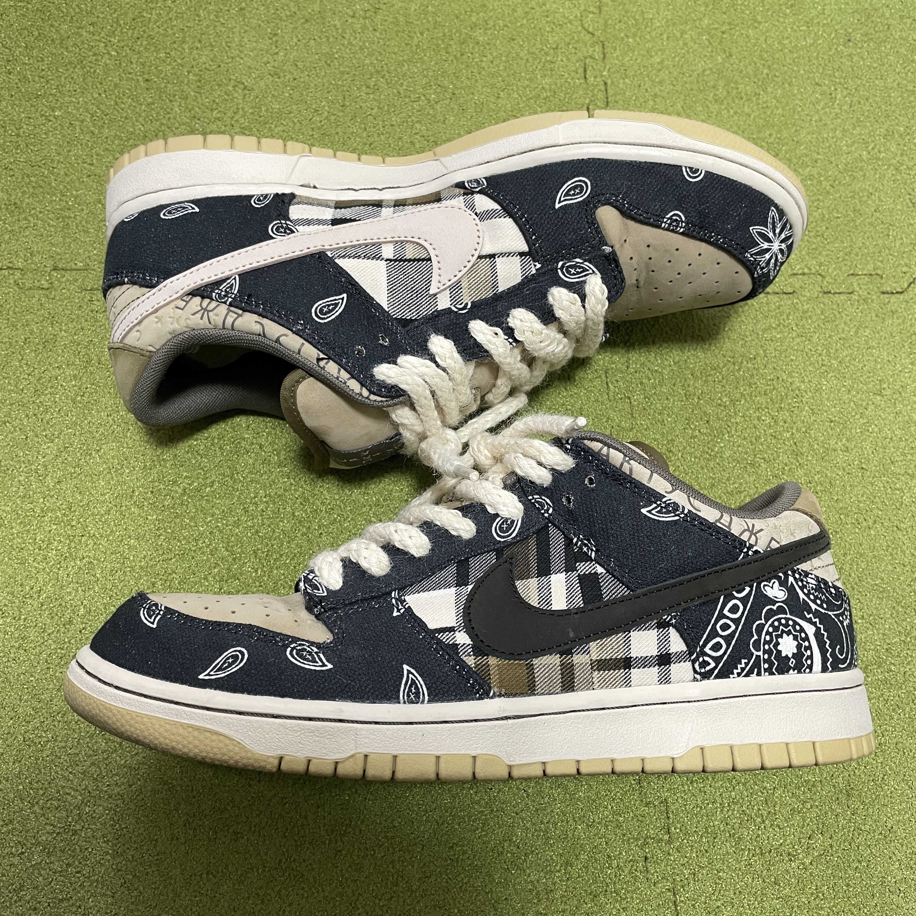 Travis Scott × Nike SB Dunk Low "Black/Parachute Beige"