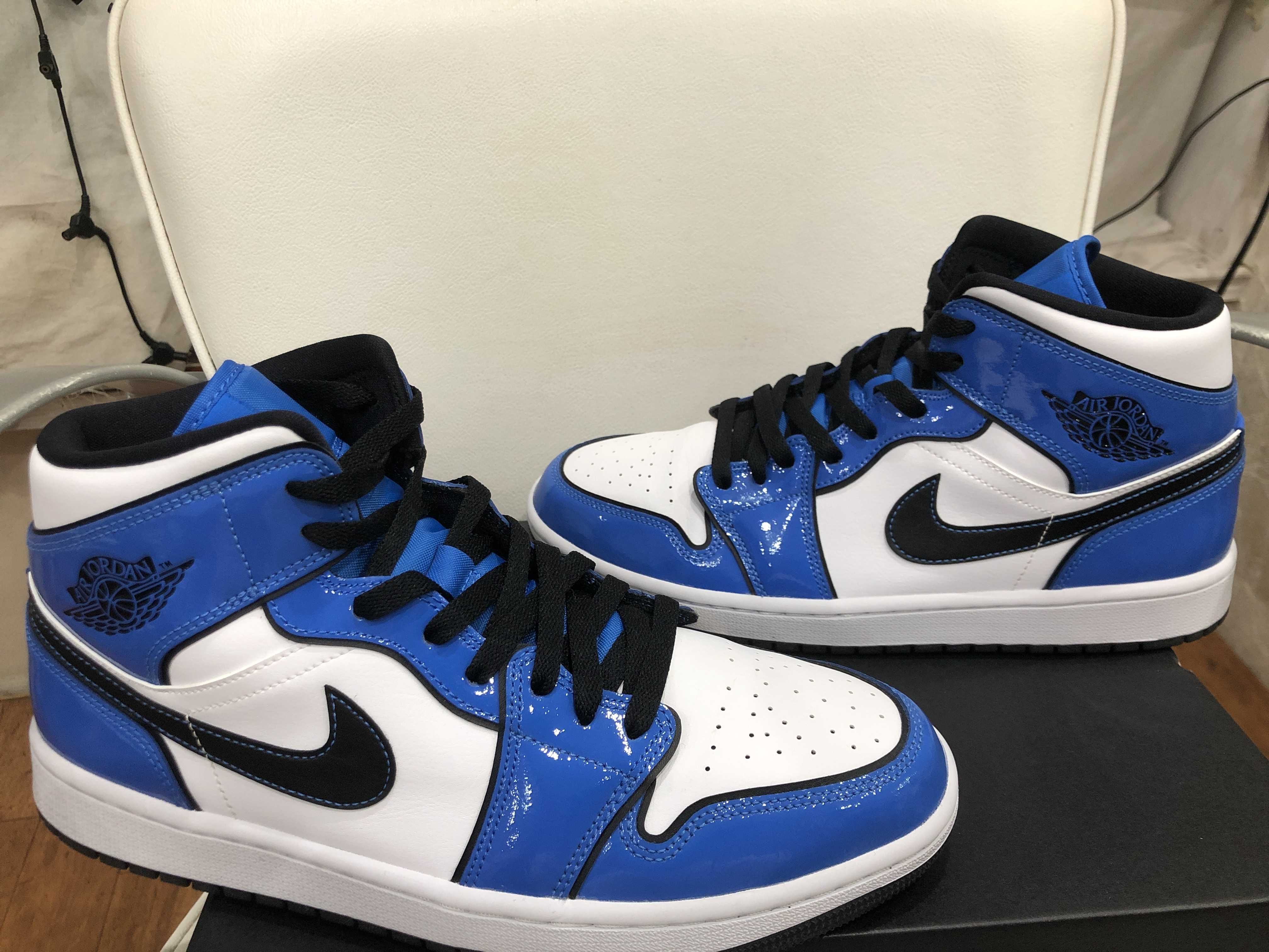 Nike Air Jordan 1 Mid SE "Signal Blue"