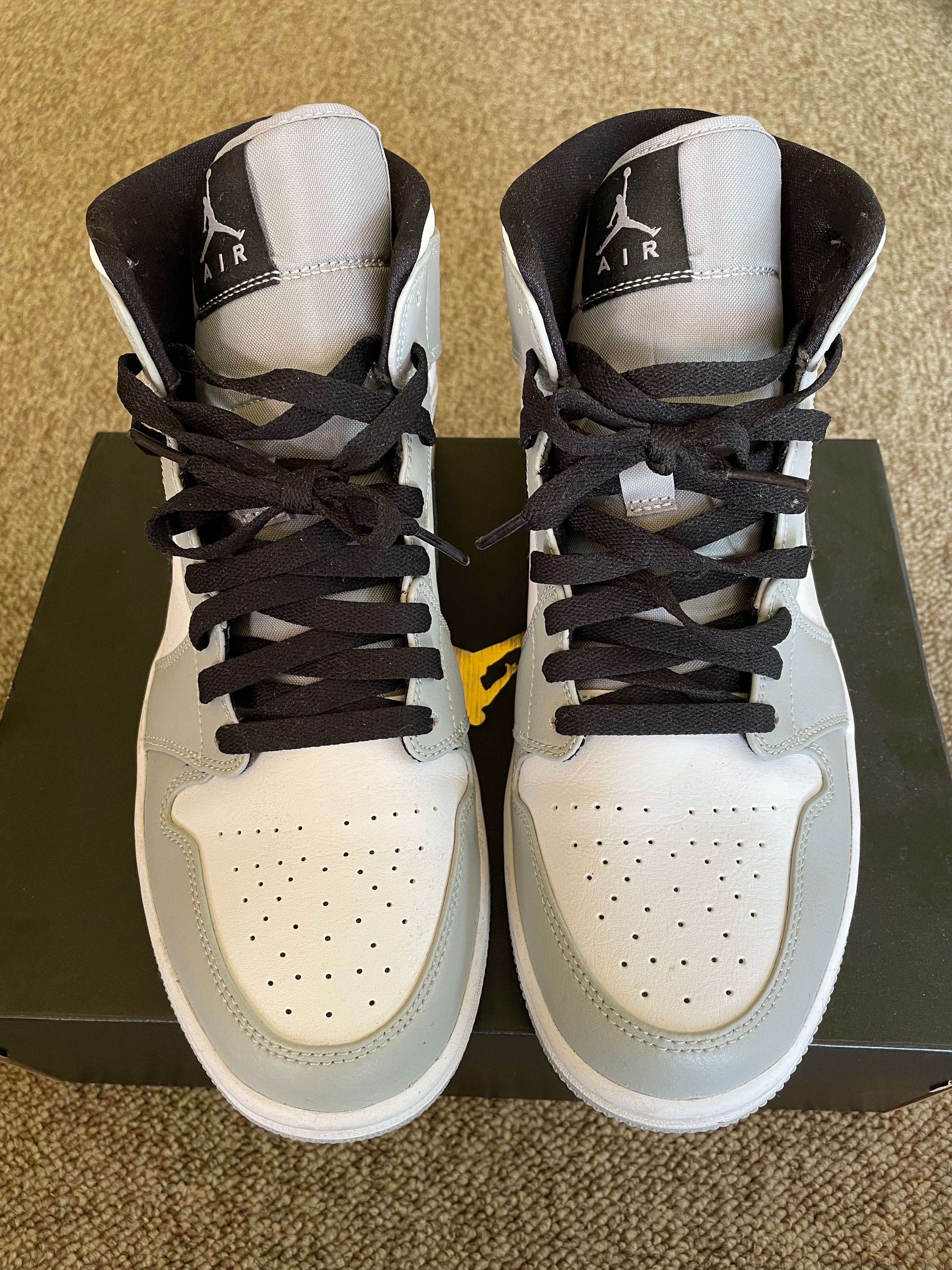 Nike Air Jordan 1 Mid "Light Smoke Grey/White/Black"