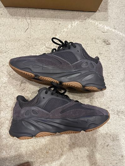 adidas YEEZY Boost 700 "Utility Black"