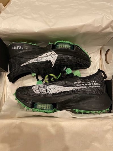 Off-White × Nike Air Zoom Tempo Next% Flyknit "Black"