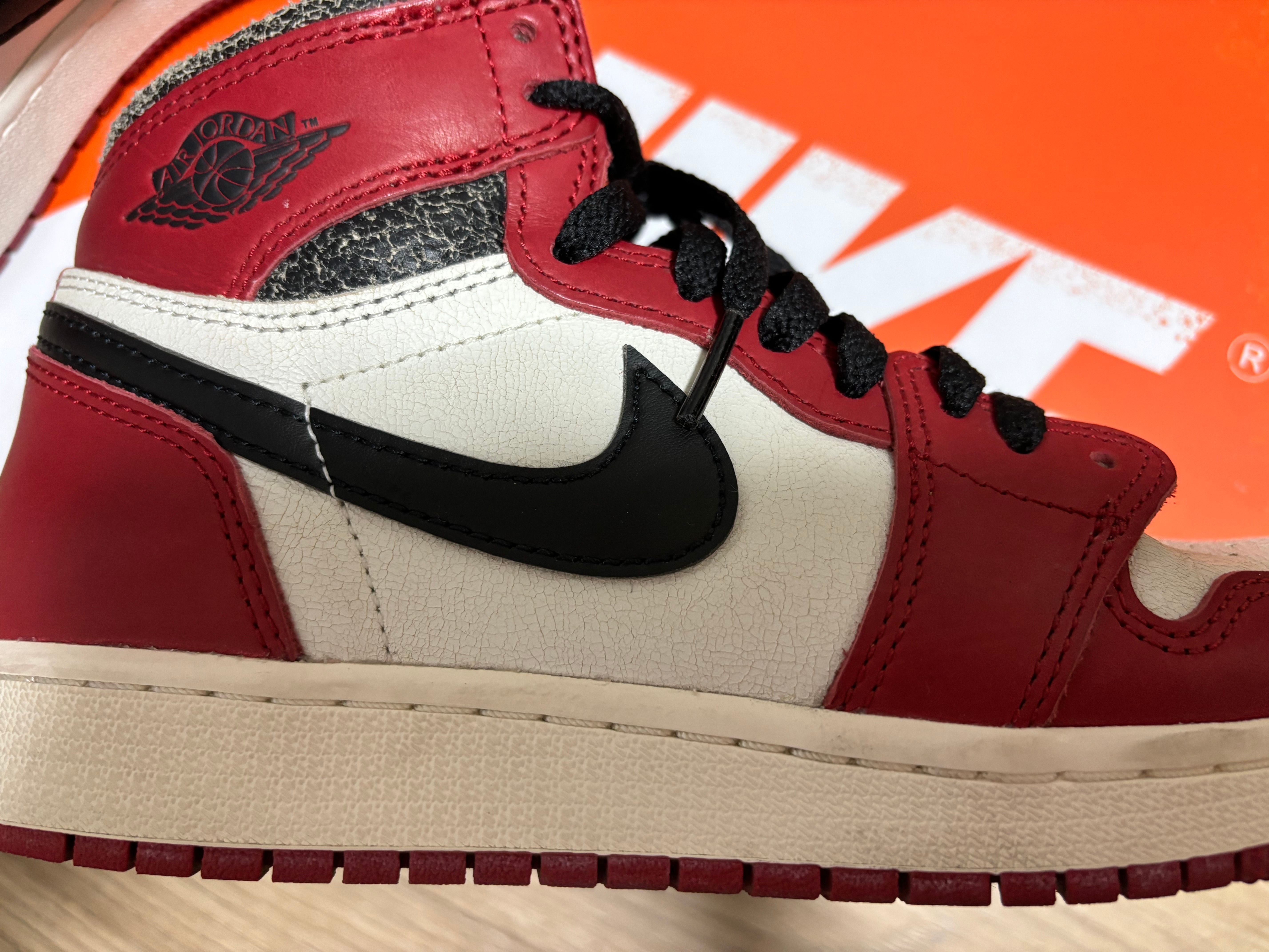 Nike GS Air Jordan 1 High OG "Lost & Found/Chicago"