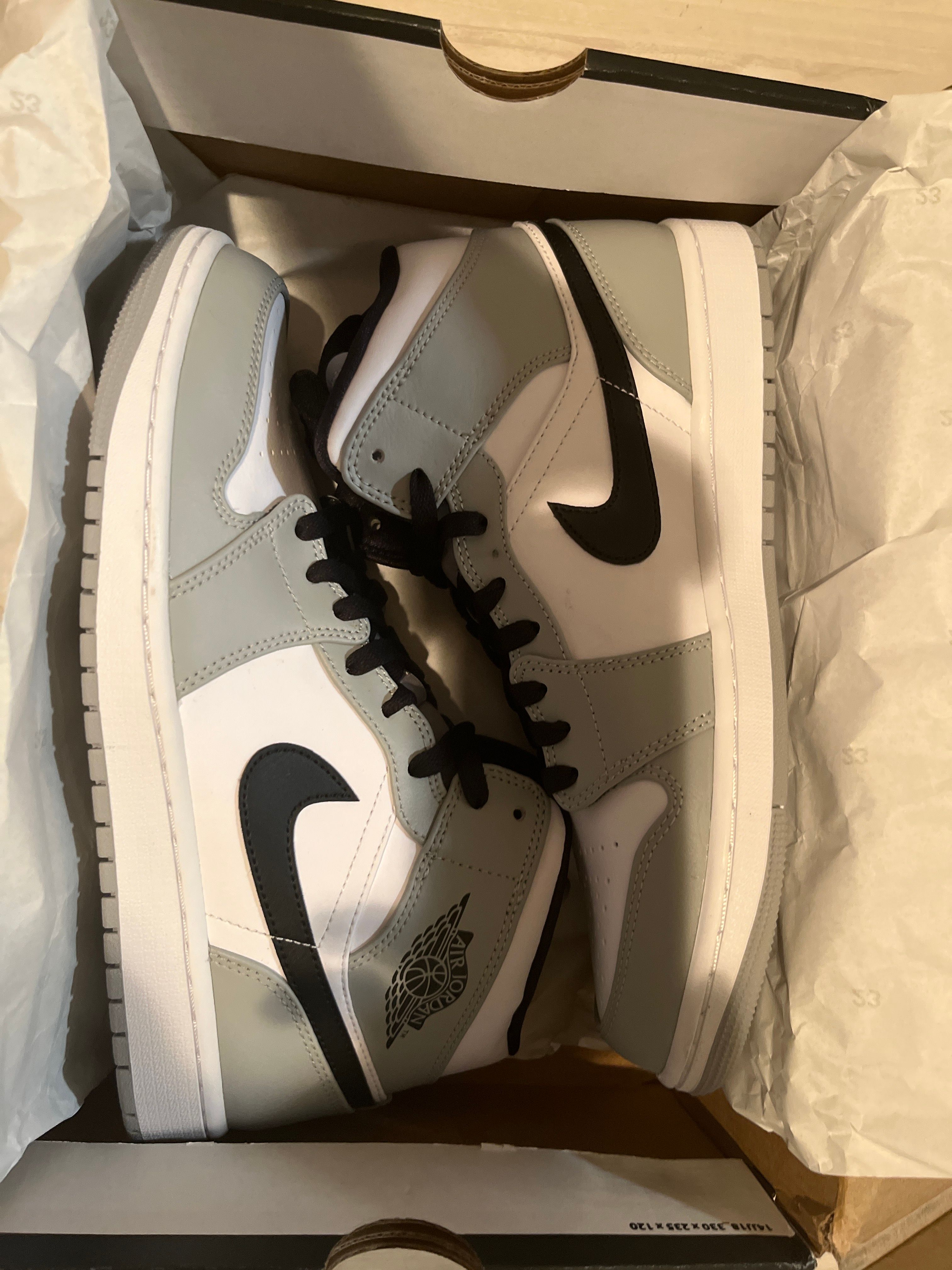 Nike Air Jordan 1 Mid "Light Smoke Grey/White/Black"