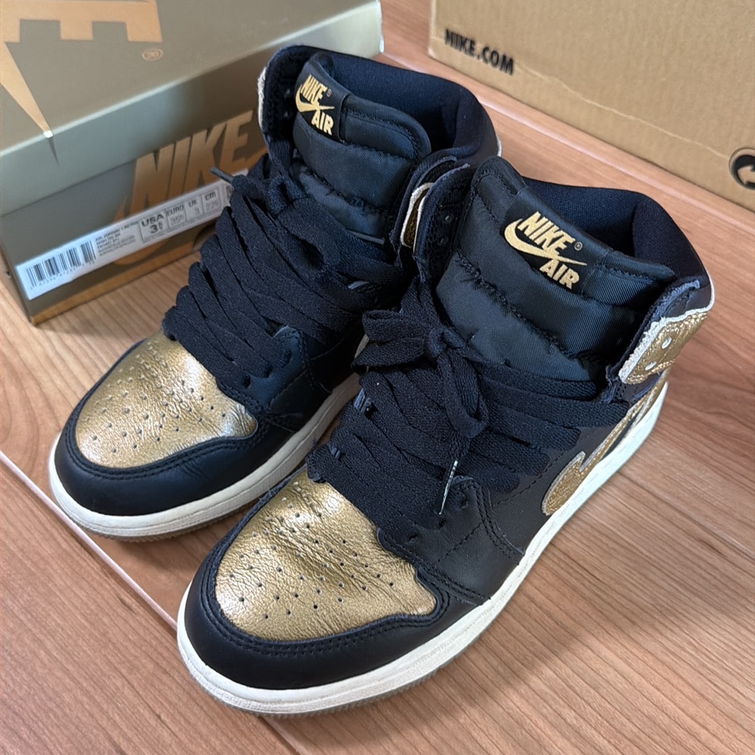 Nike GS Air Jordan 1 Retro High OG "Black and Gold"