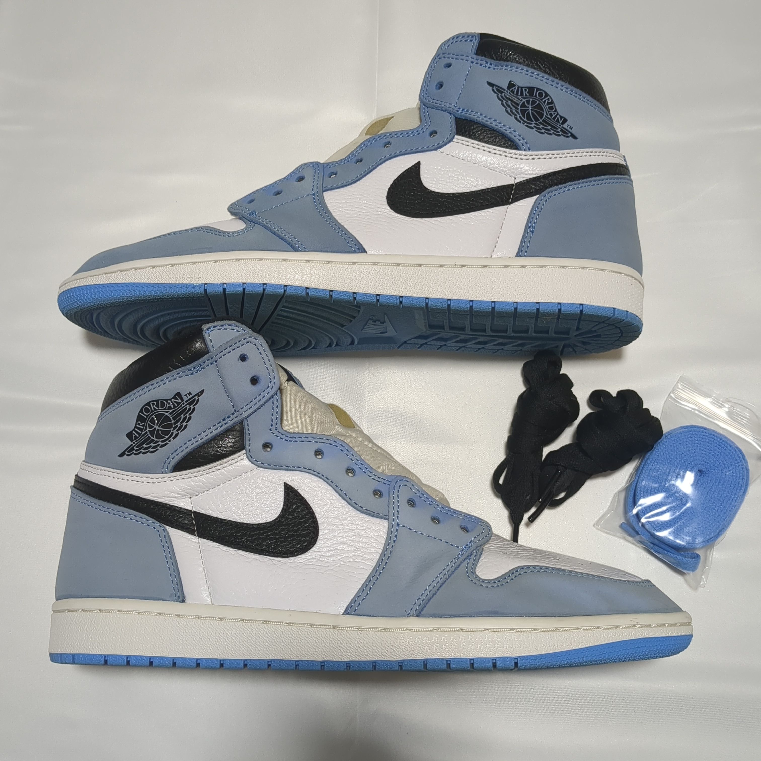 Nike Air Jordan 1 High OG "University Blue"