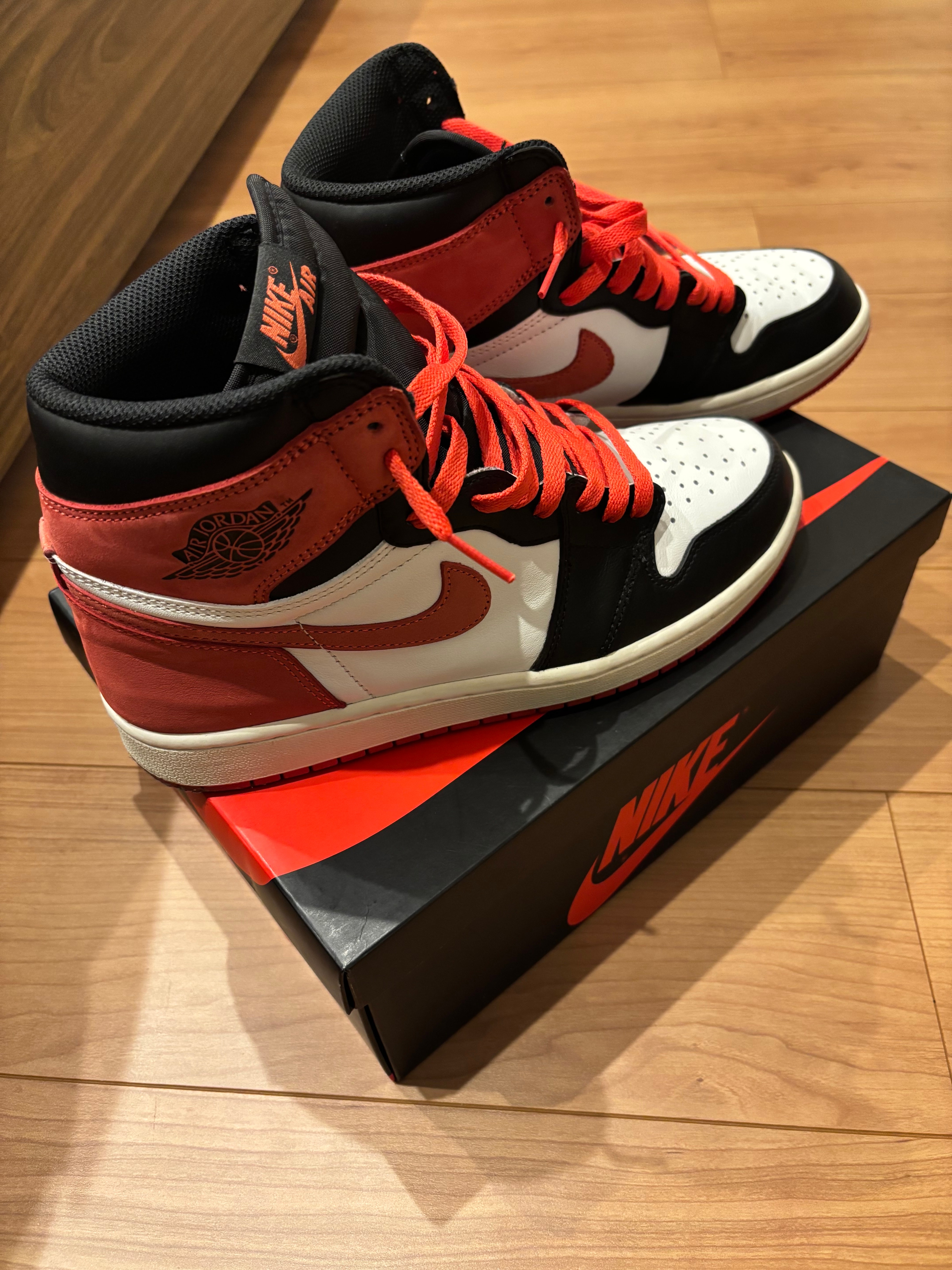 Nike Air Jordan 1 Retro High "Track Red"