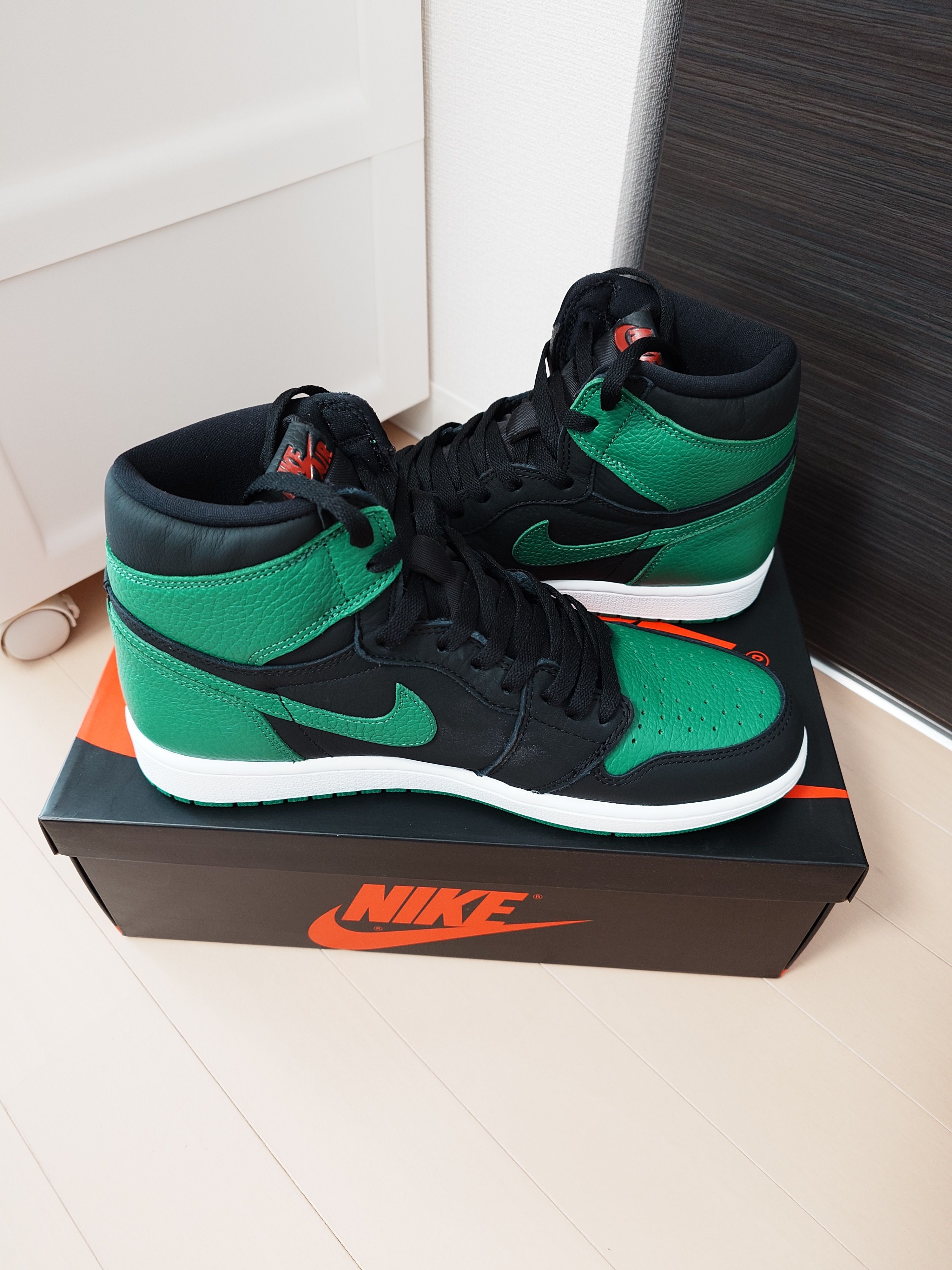 Nike Air Jordan 1 Retro High OG "Black/Pine Green" (2020)