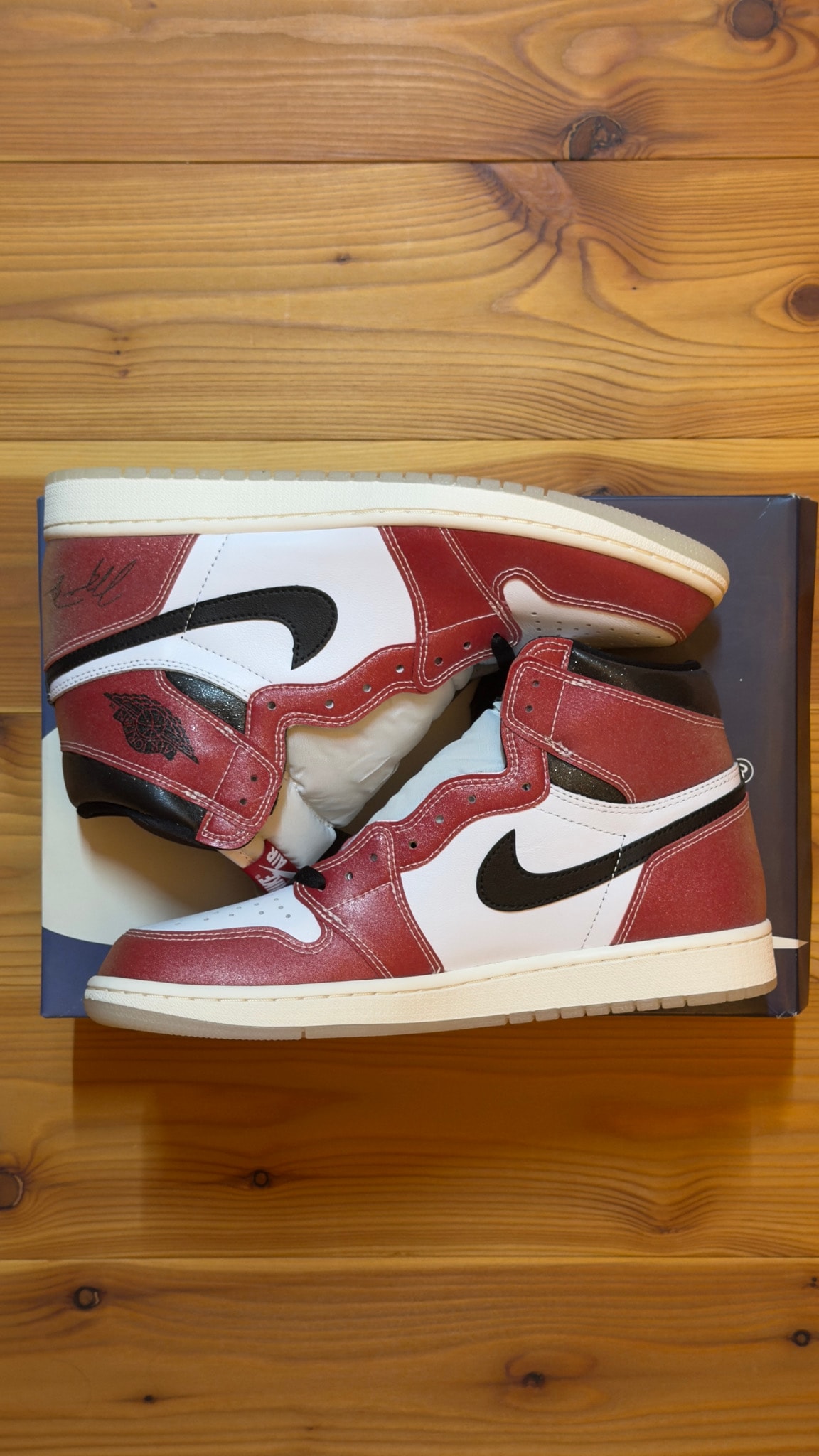 Trophy Room × Nike Air Jordan 1 Retro High "Chicago" (Friends and Family) (Blue Laces)