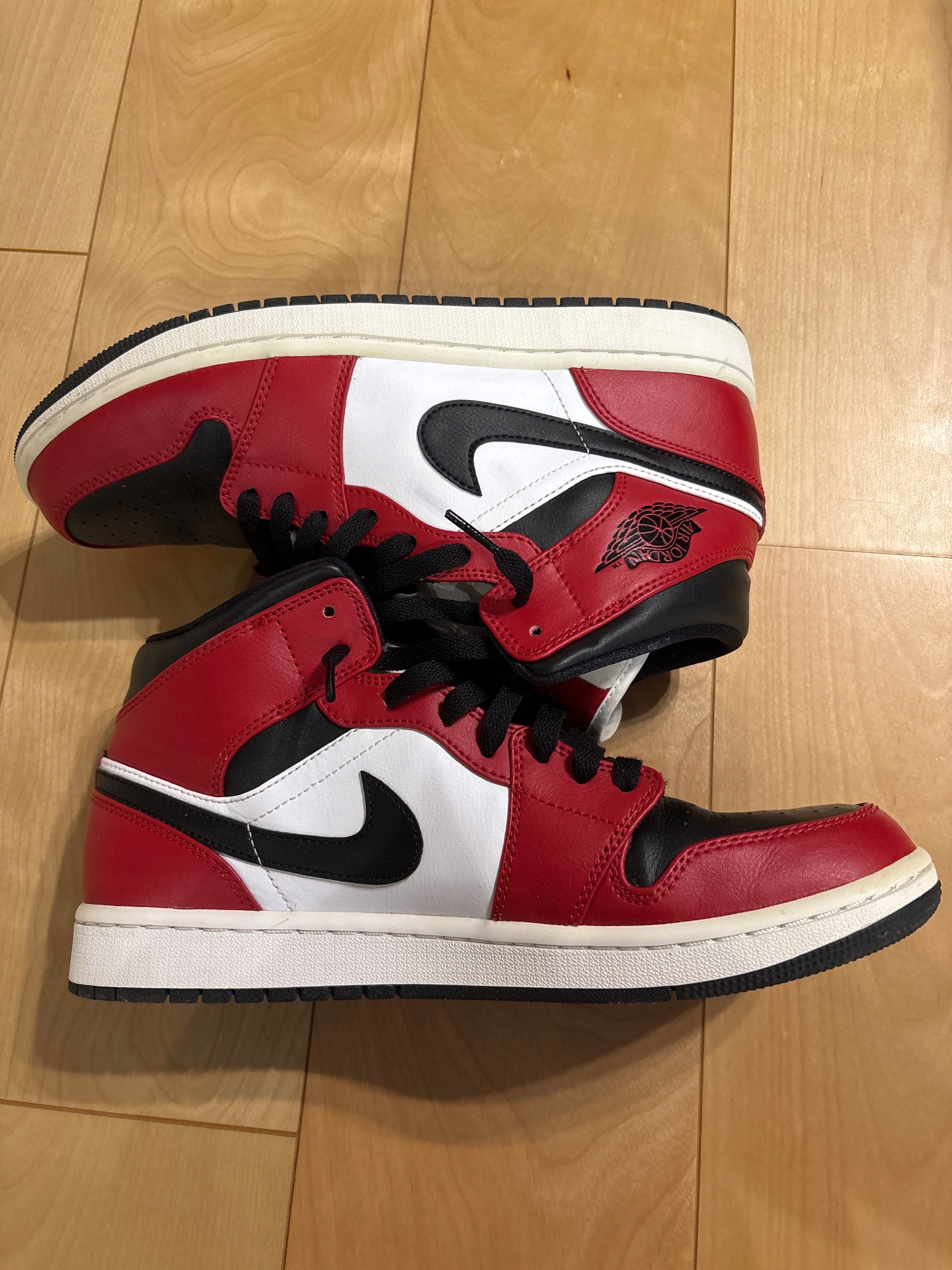 Nike Air Jordan 1 Mid "Chicago Black Toe"
