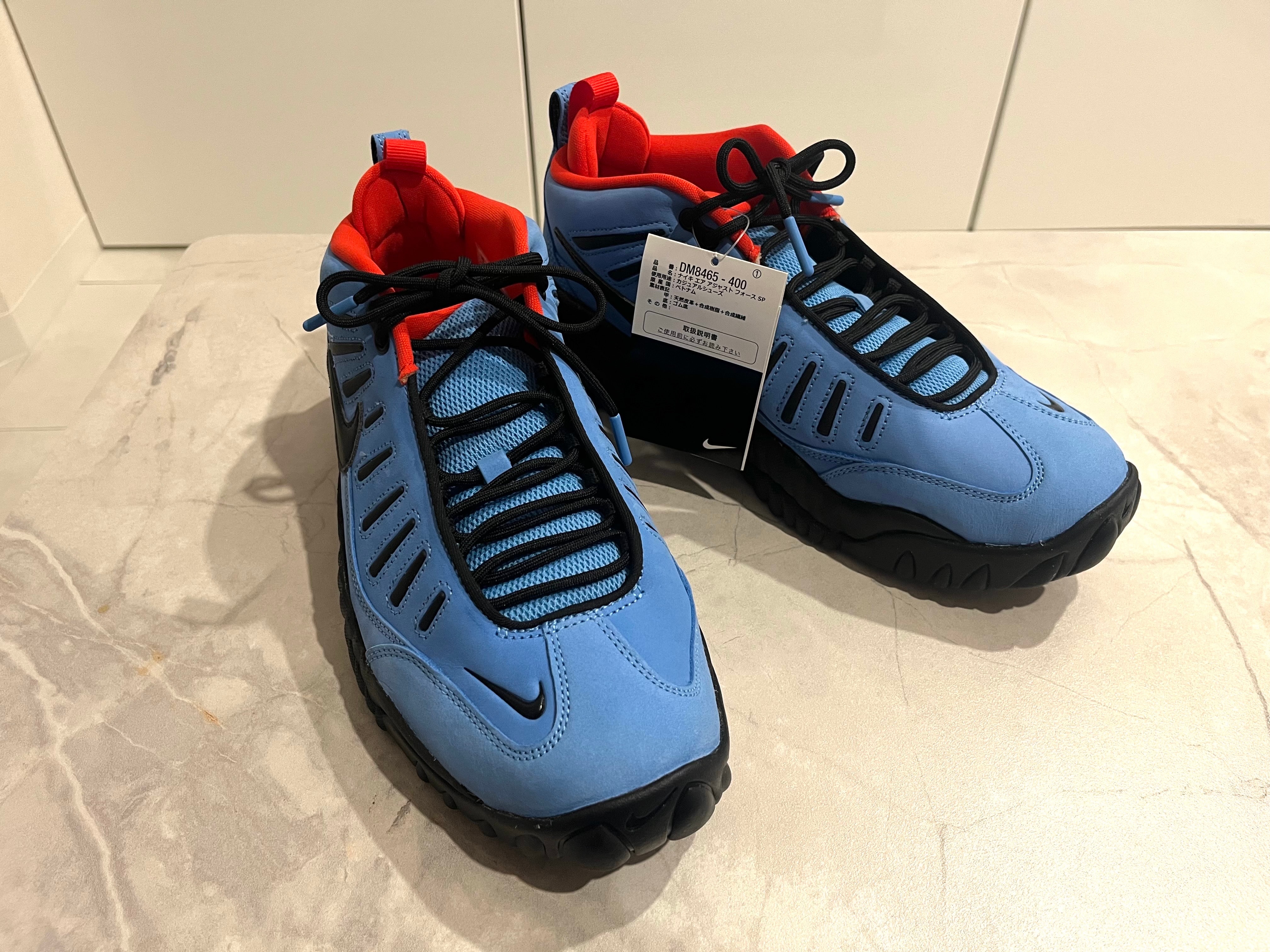 アンブッシュ × ナイキ エアアジャストフォース "ユニバーシティ ブルー アンド ハバネロ レッド"