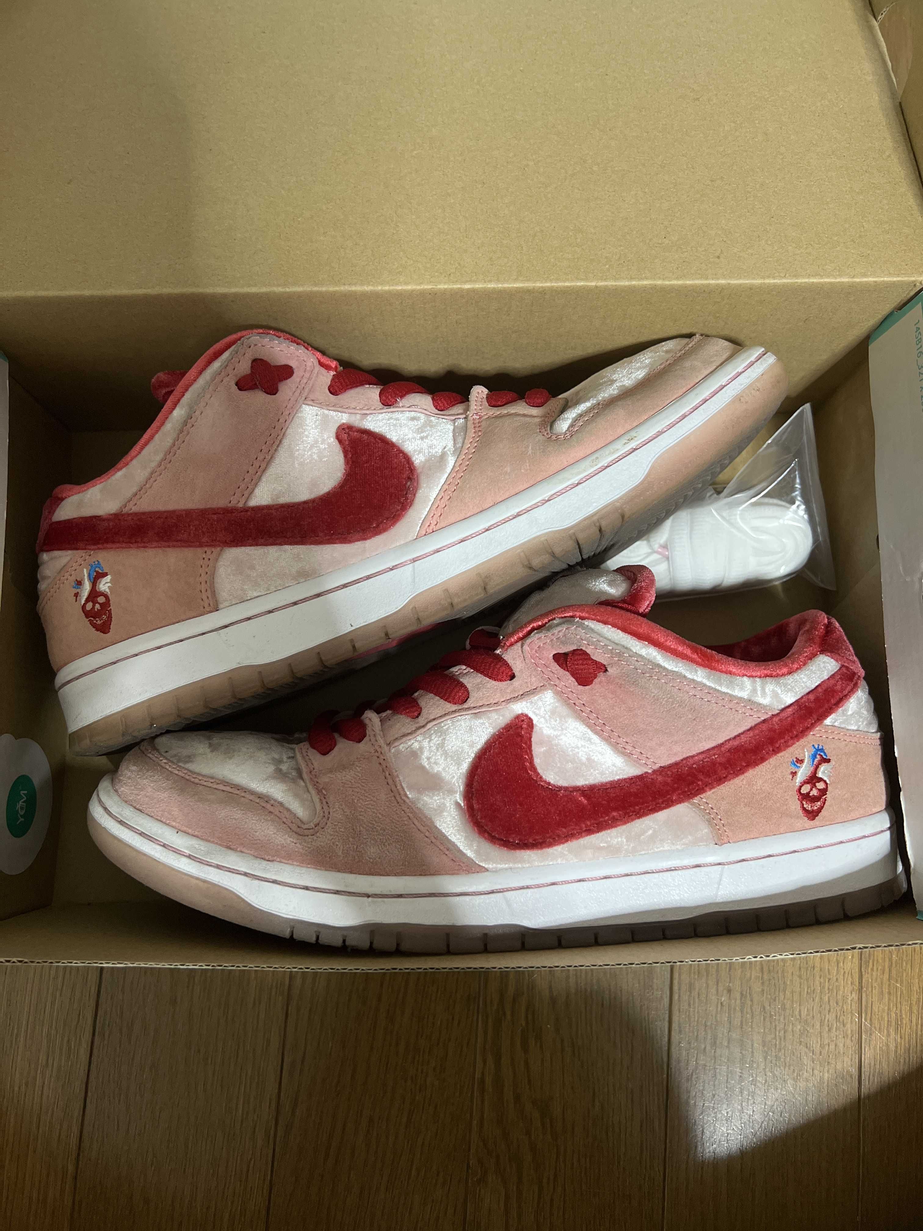 Strangelove × Nike SB Dunk Low "Valentine’s Day"