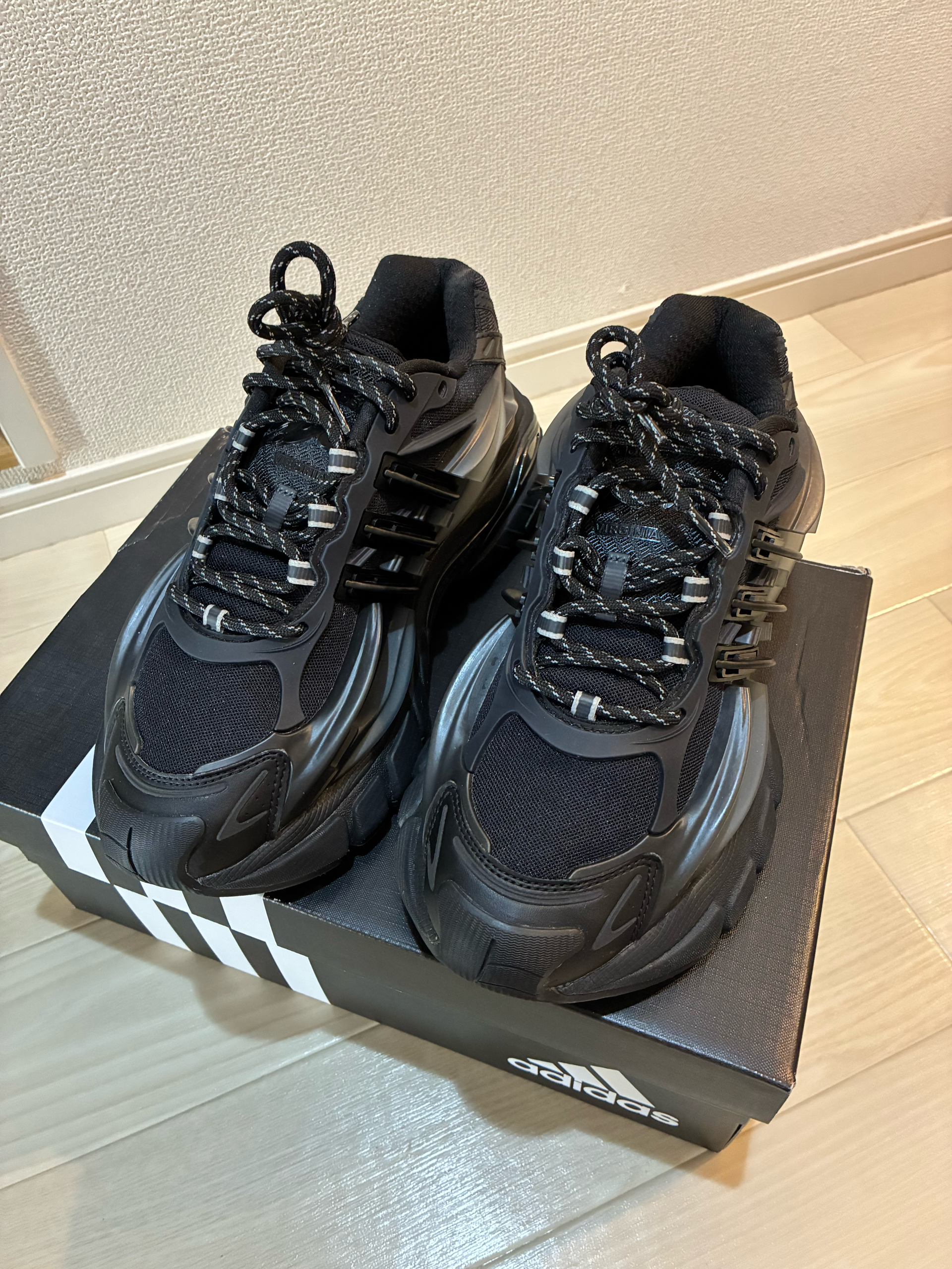 Pharrell Williams × adidas Jellyfish "Carbon/Core Black"