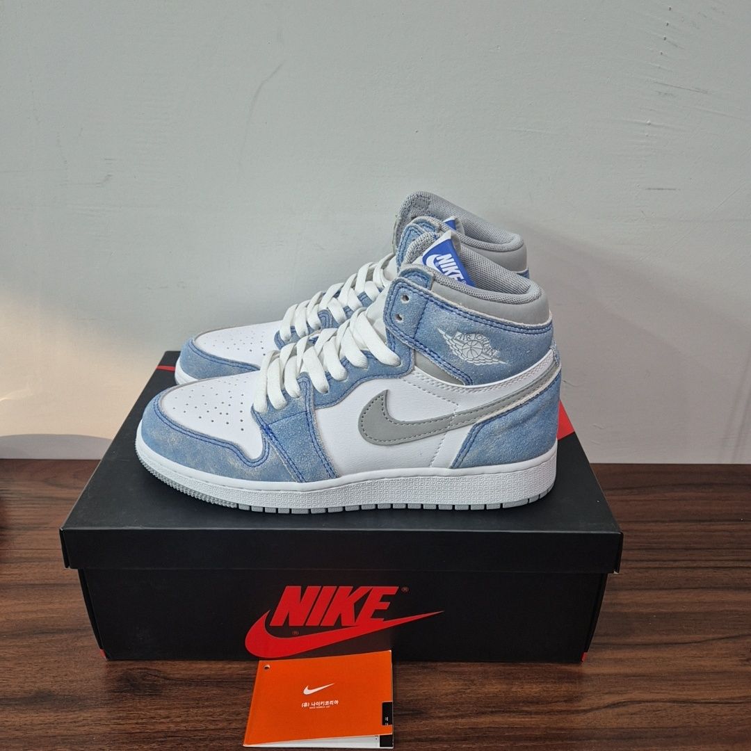 Nike GS Air Jordan 1 High OG "Hyper Royal"