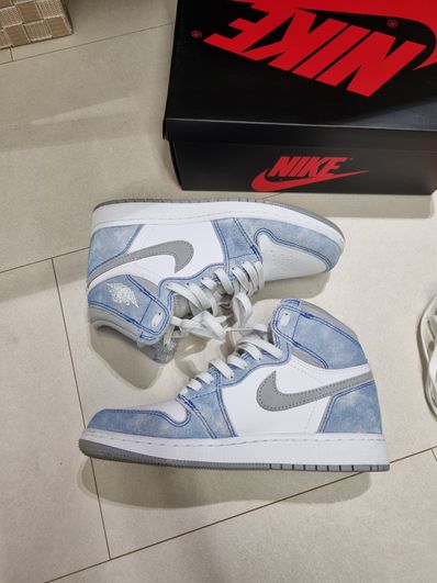 Nike GS Air Jordan 1 High OG "Hyper Royal"