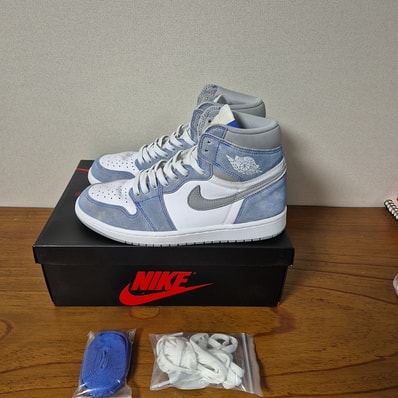 Nike Air Jordan 1 High OG "Hyper Royal"