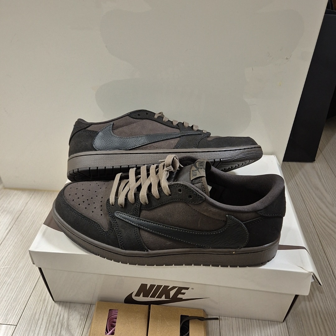 Travis Scott × Nike Air Jordan 1 Low OG SP "Velvet Brown and Dark Mocha"