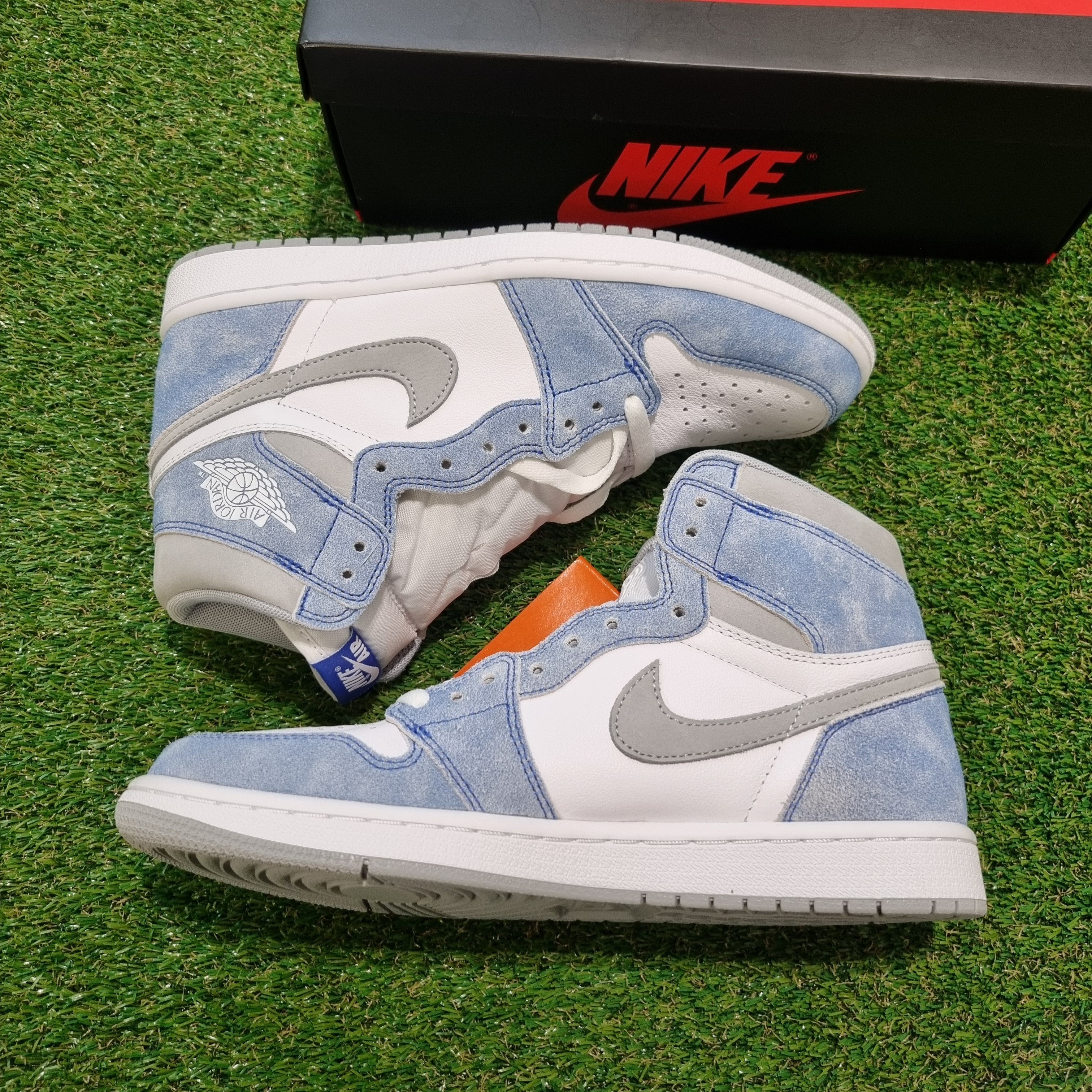 Nike Air Jordan 1 High OG "Hyper Royal"