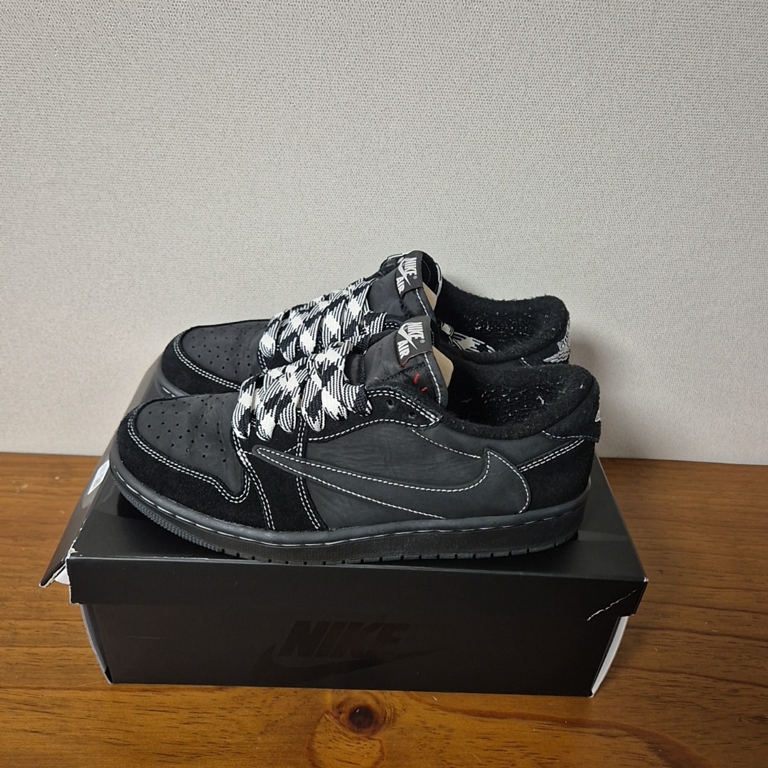 Travis Scott × Nike Air Jordan 1 Low OG SP "Black Phantom"