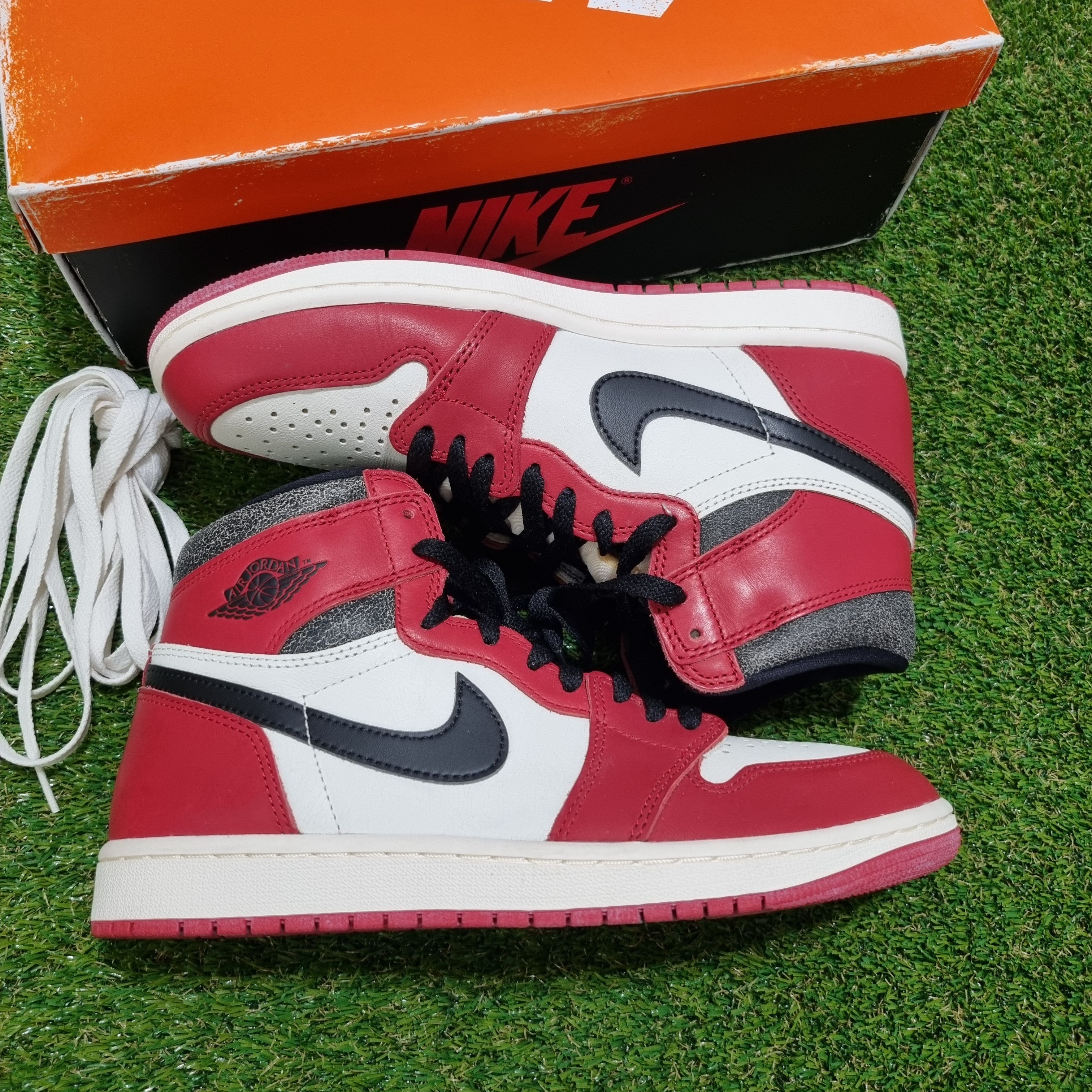 Nike Air Jordan 1 High OG "Lost & Found/Chicago"