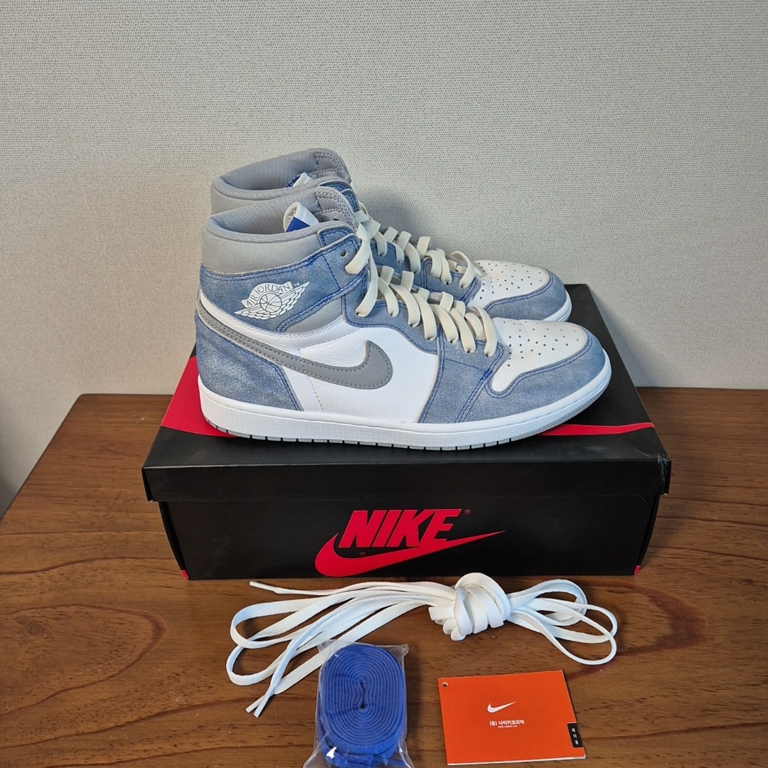 NikeAirJordan1 High OG \"エアジョーダン1ハイパーロイヤル Buy Air Jordan 1 Retro High OG 'Hyper Royal' - 555088 402 | GOAT