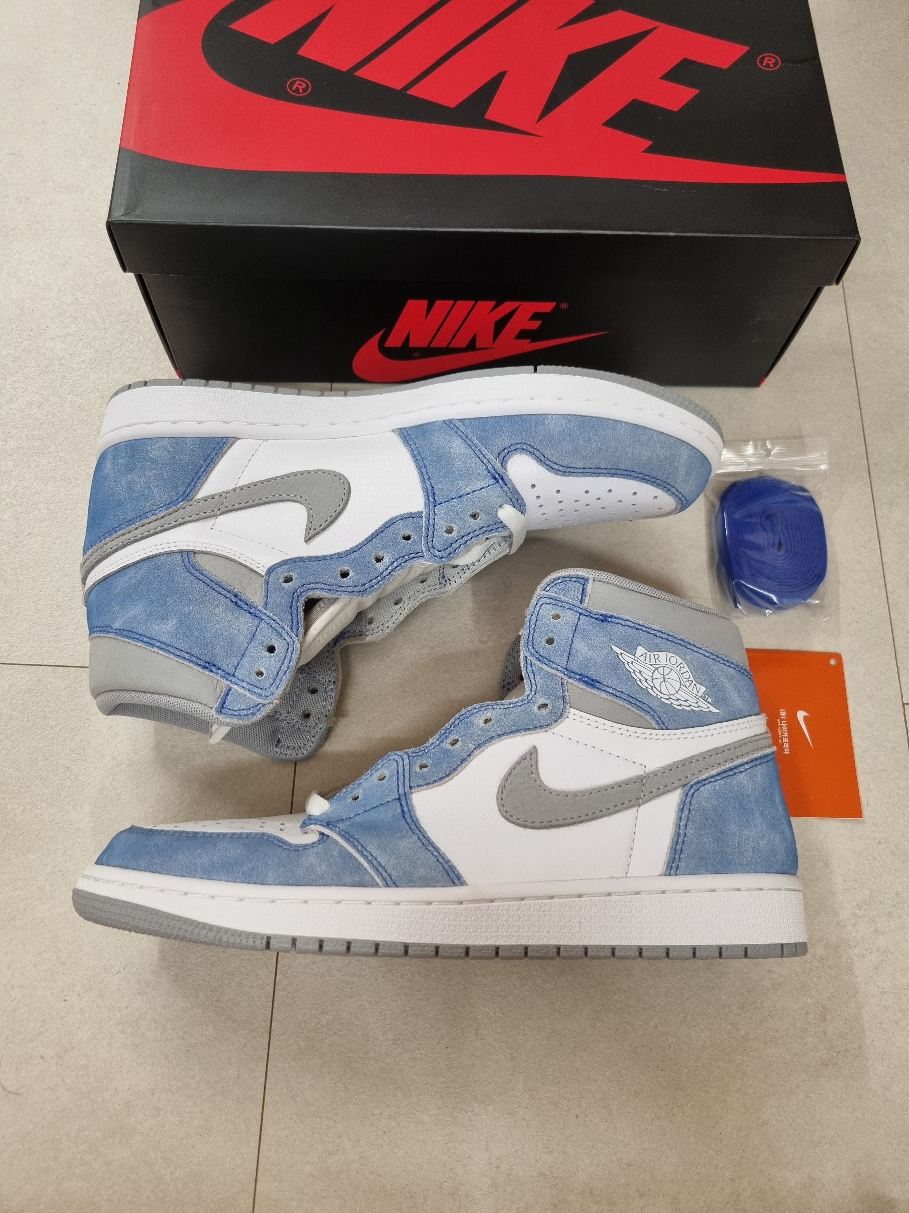 Nike Air Jordan 1 High OG "Hyper Royal"