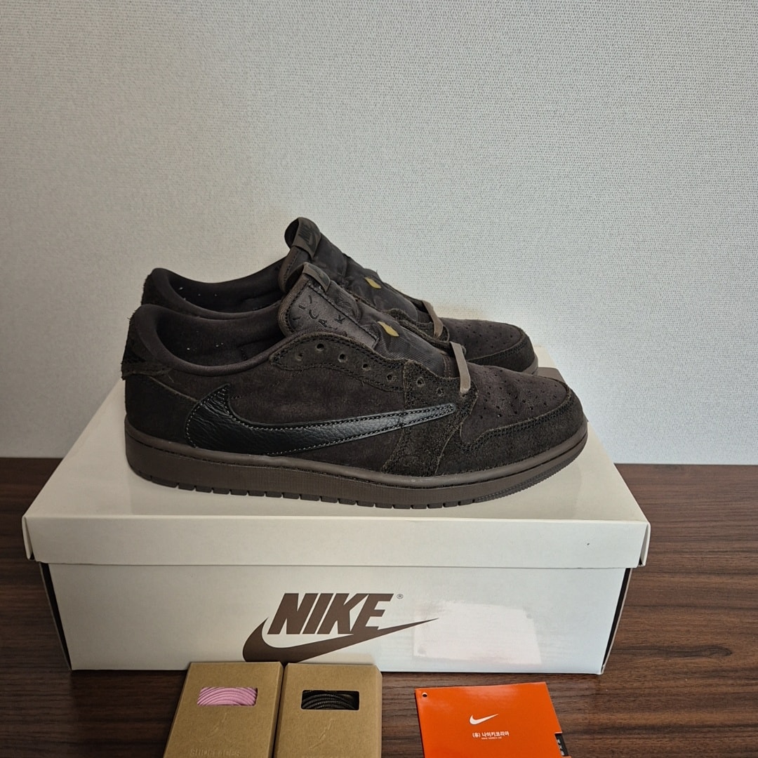 Travis Scott × Nike Air Jordan 1 Low OG SP "Velvet Brown and Dark Mocha"