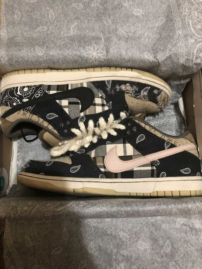 Travis Scott × Nike SB Dunk Low "Black/Parachute Beige"