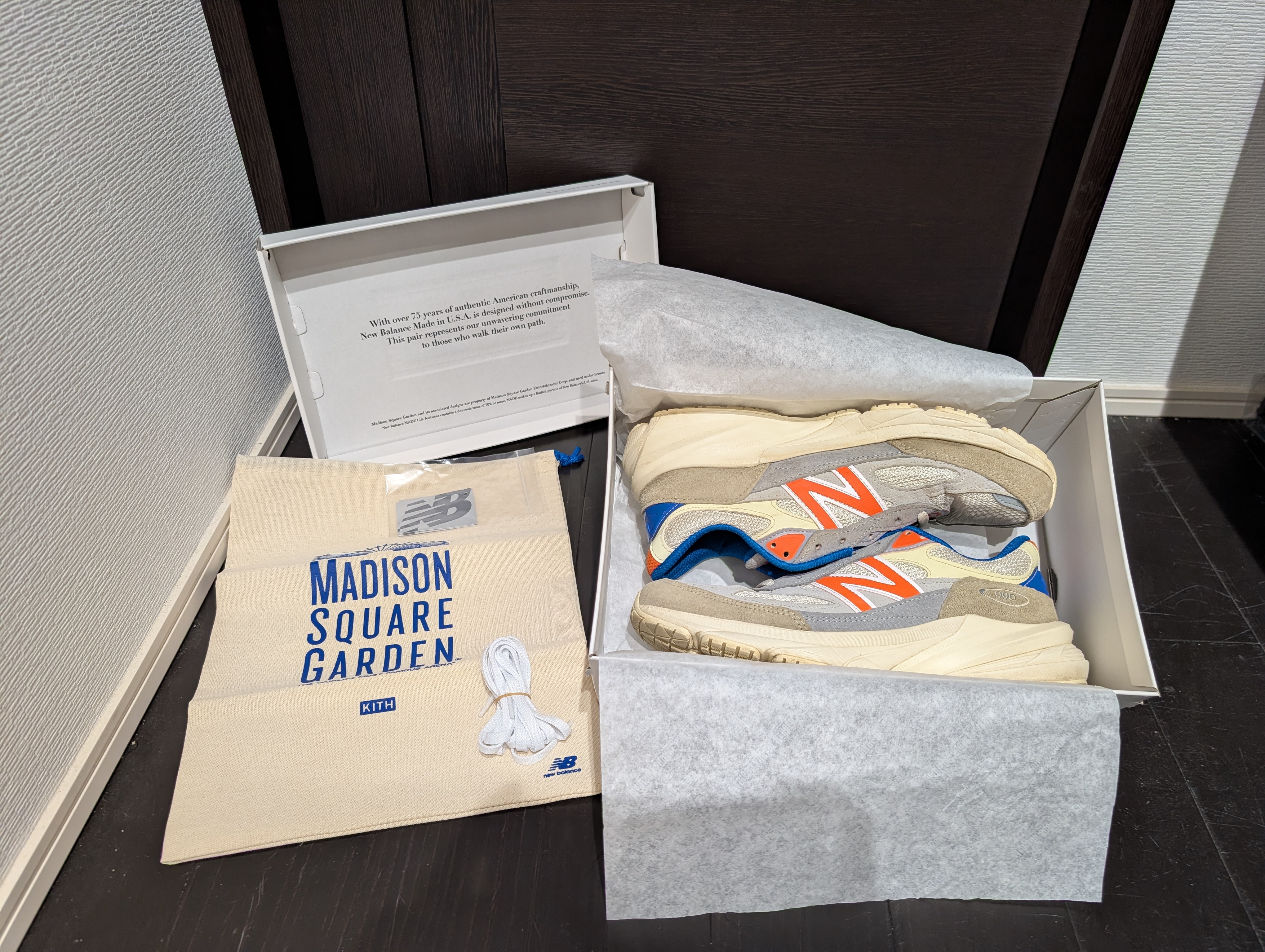 KITH × New Balance 990V6 Madison Square Garden "Sanddrift"