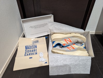 KITH × New Balance 990V6 Madison Square Garden "Sanddrift"