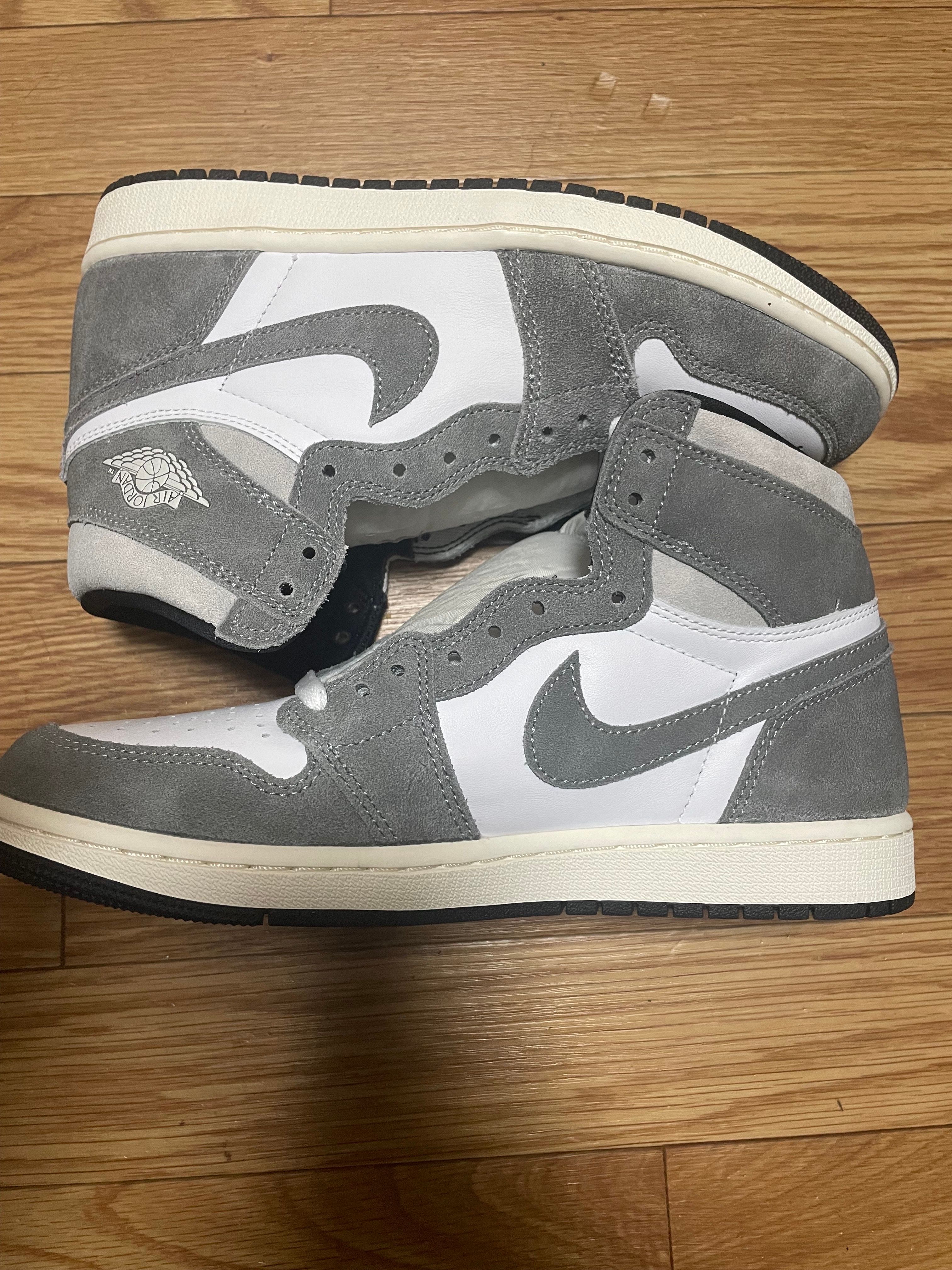 Nike Air Jordan 1 Retro High OG "Black and Smoke Grey"