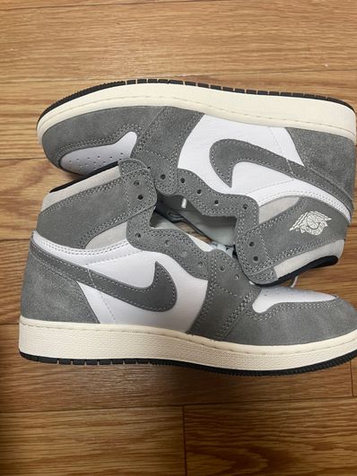Nike GS Air Jordan 1 Retro High OG "Black and Smoke Grey"
