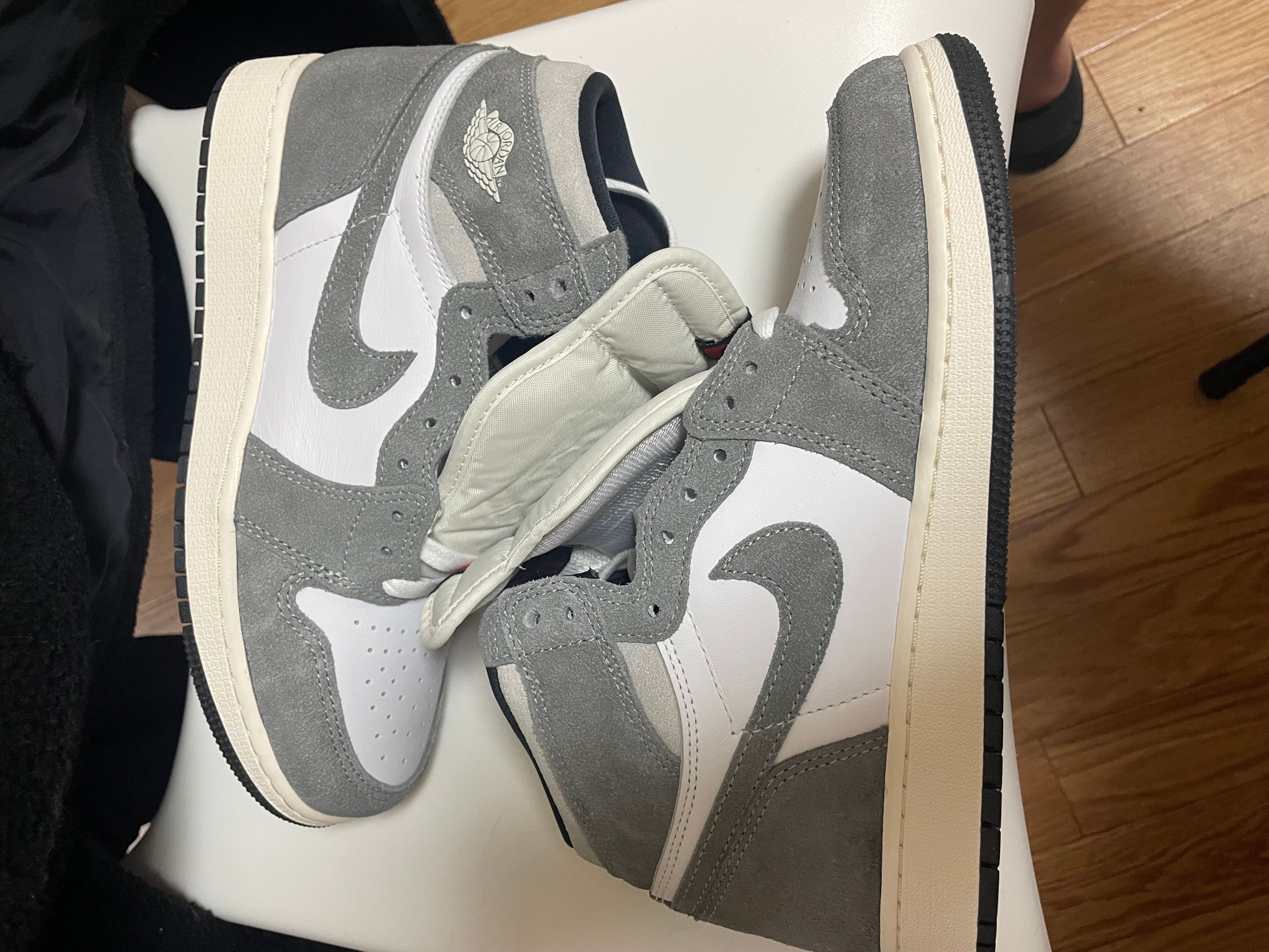 Nike GS Air Jordan 1 Retro High OG "Black and Smoke Grey"