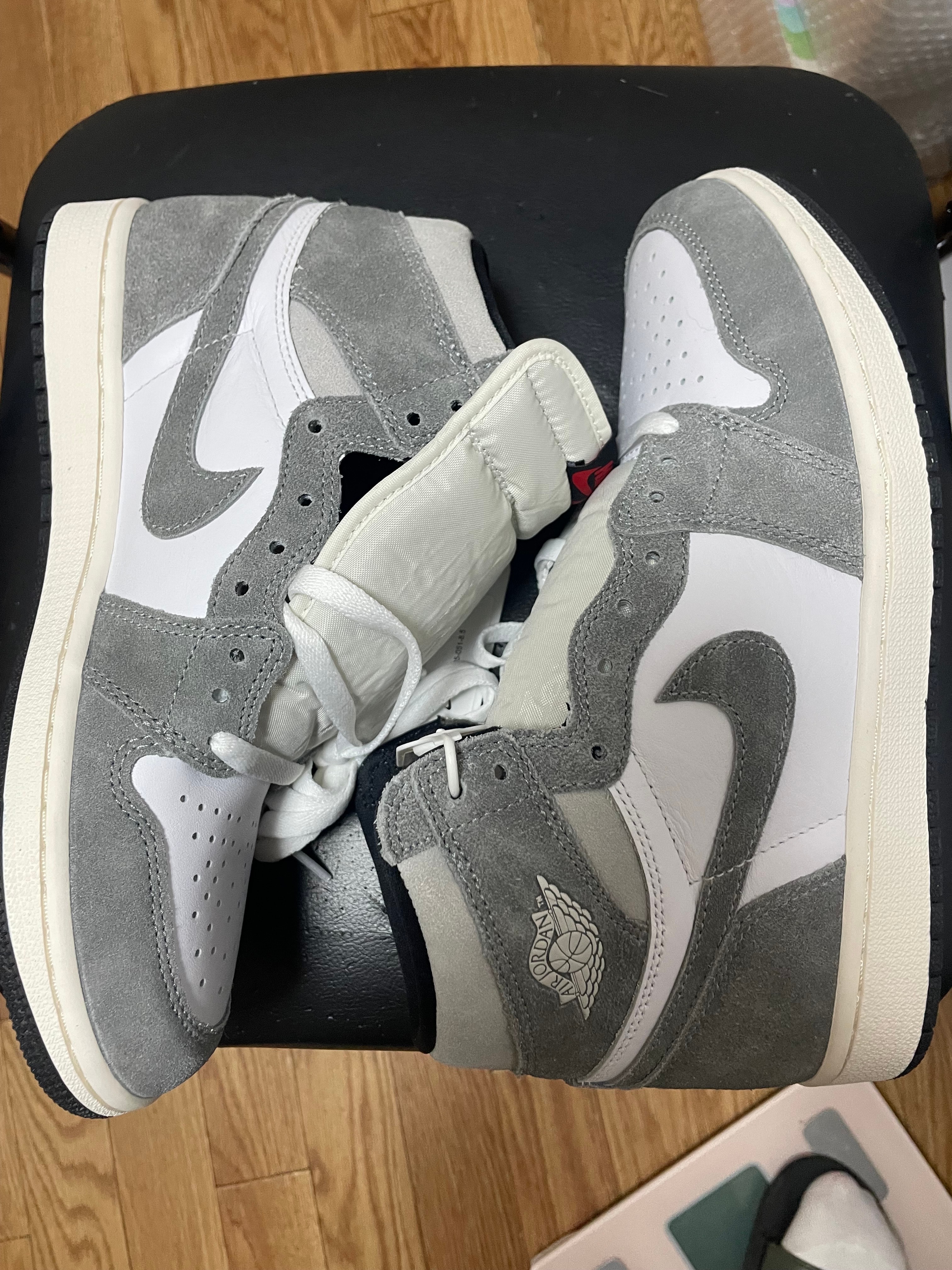 Nike Air Jordan 1 Retro High OG "Black and Smoke Grey"