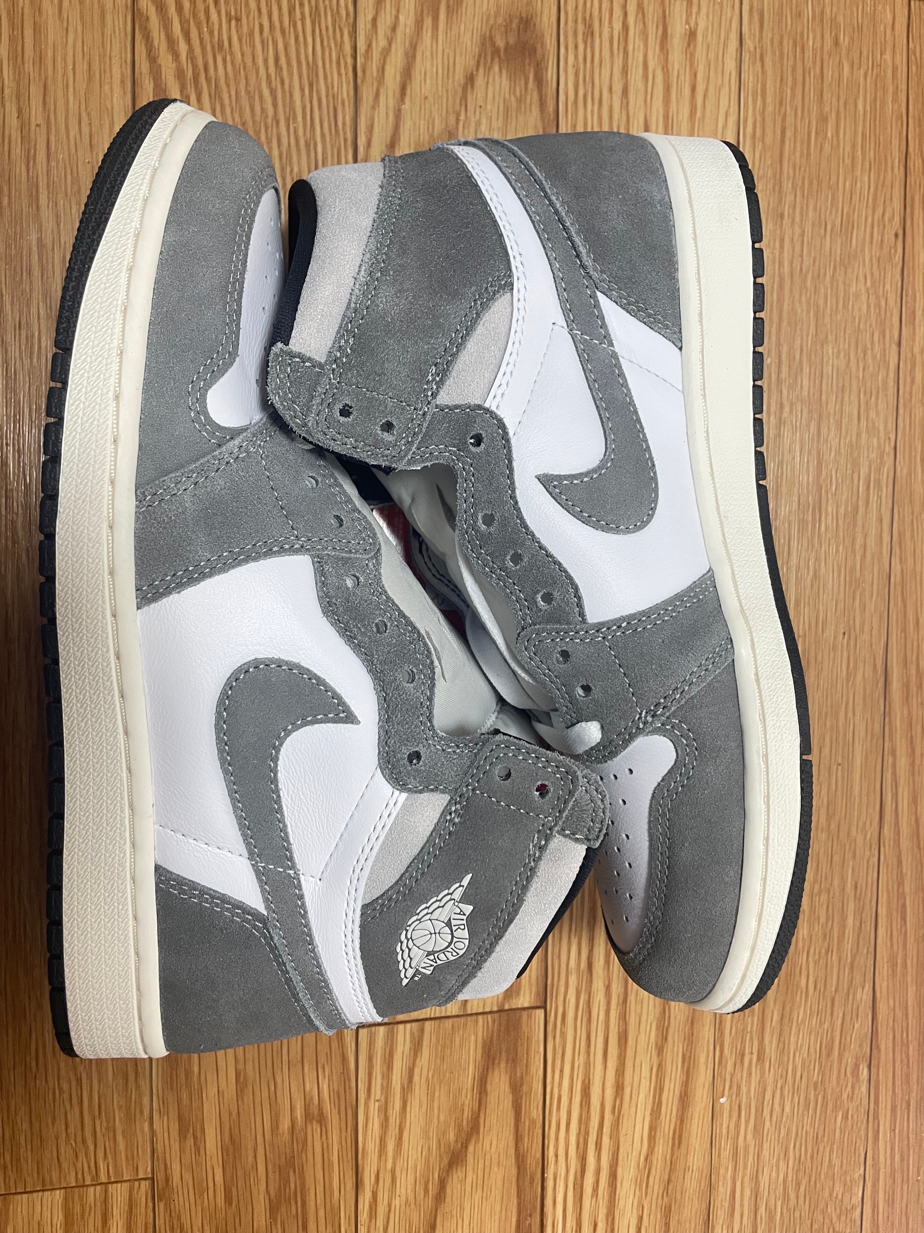 Nike Air Jordan 1 Retro High OG "Black and Smoke Grey"