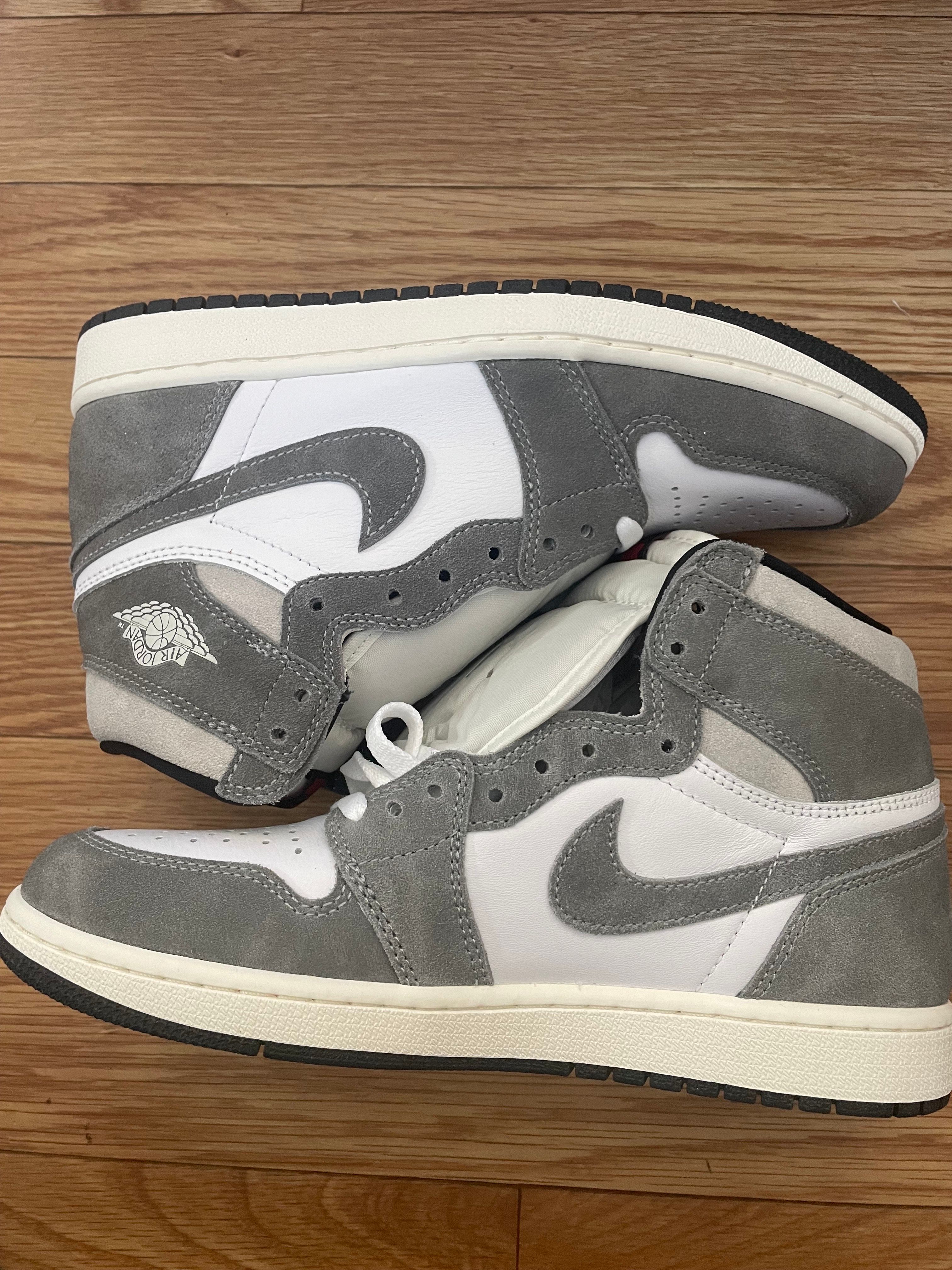 Nike Air Jordan 1 Retro High OG "Black and Smoke Grey"