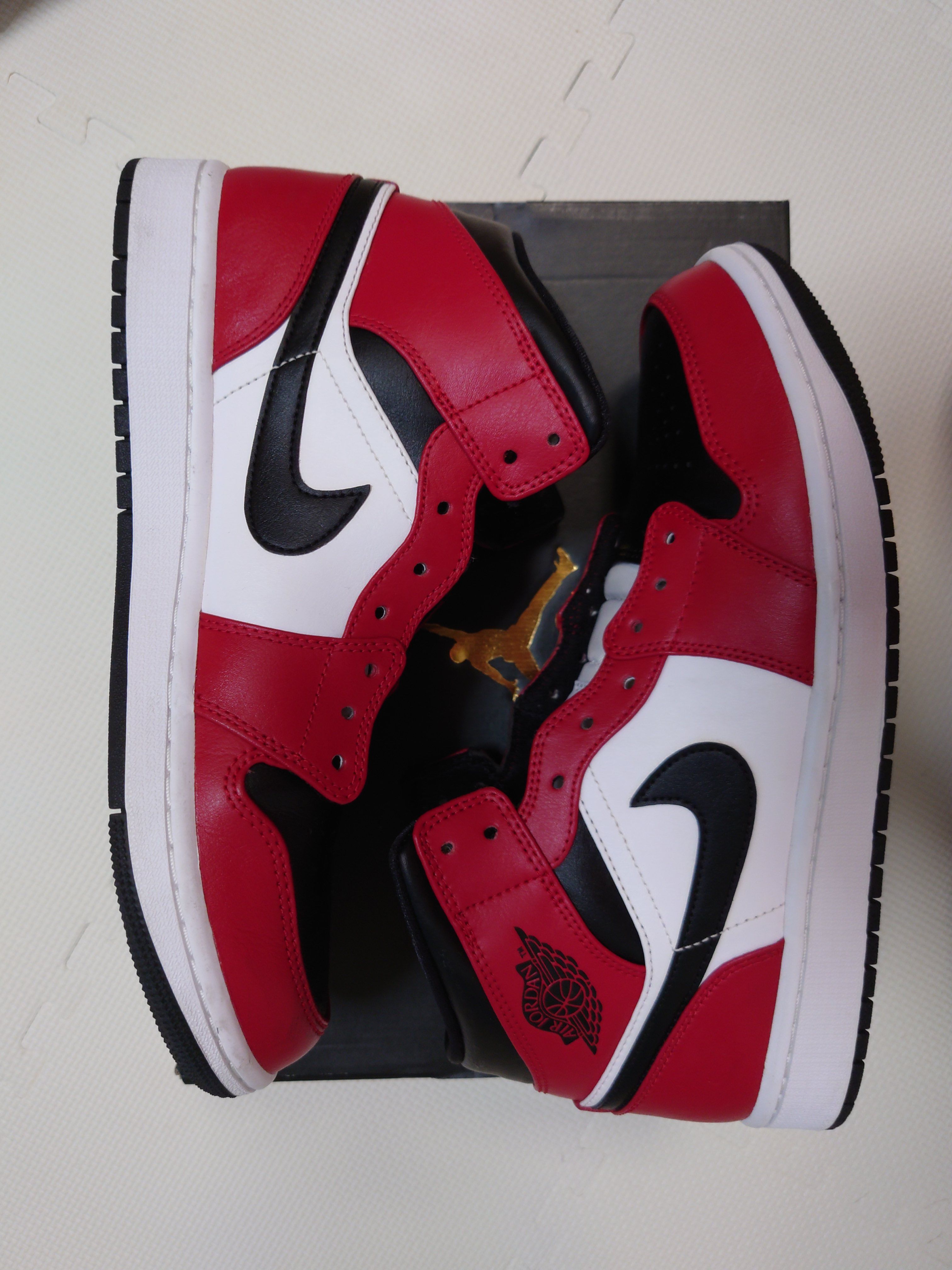 Nike Air Jordan 1 Mid "Chicago Black Toe"
