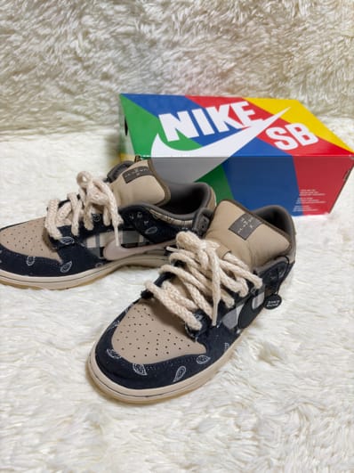 Travis Scott × Nike SB Dunk Low "Black/Parachute Beige"
