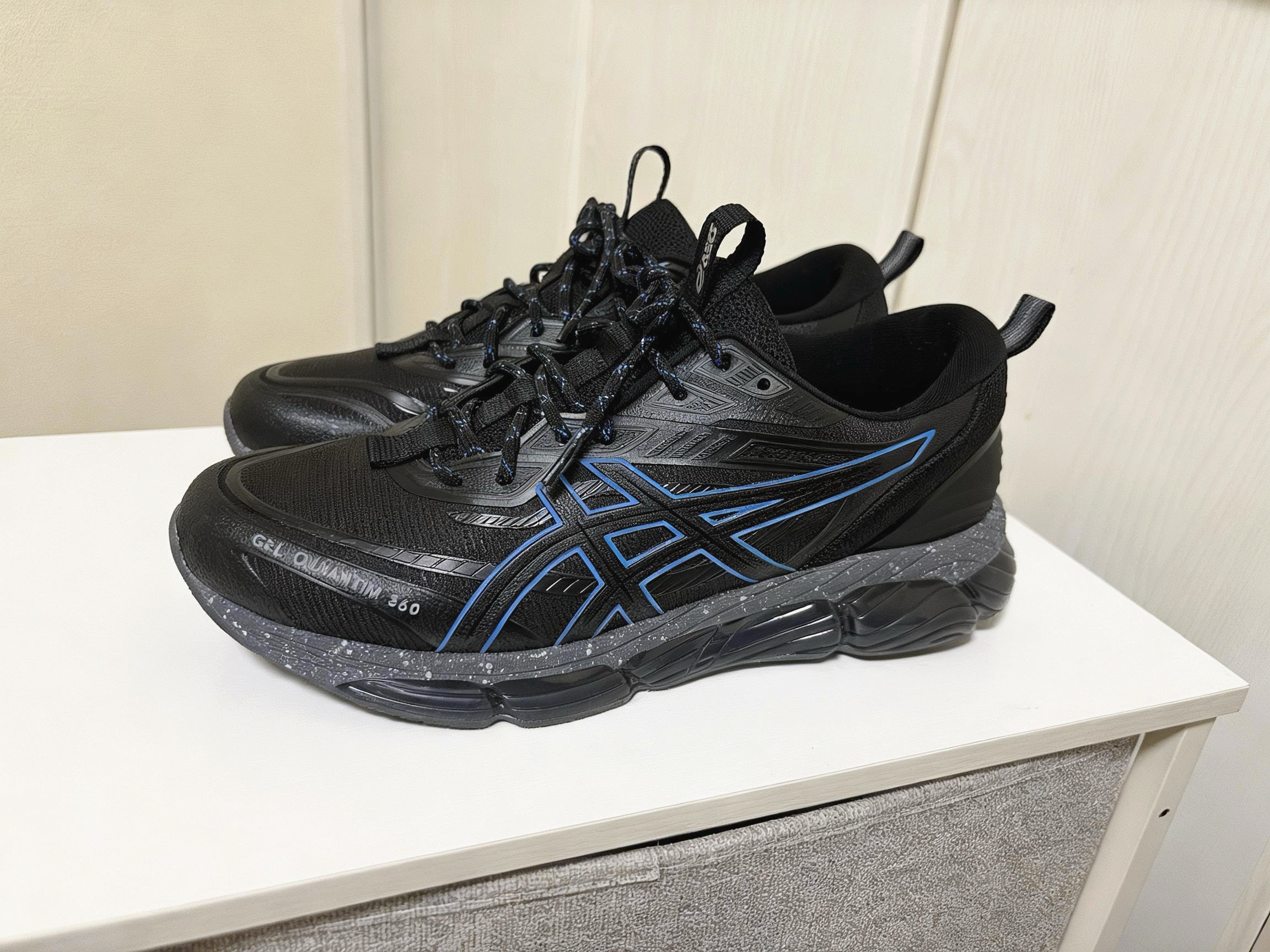 アシックス ゲルクォンタム360 8 ユーティリティ "ブラック/アシックスブルー"