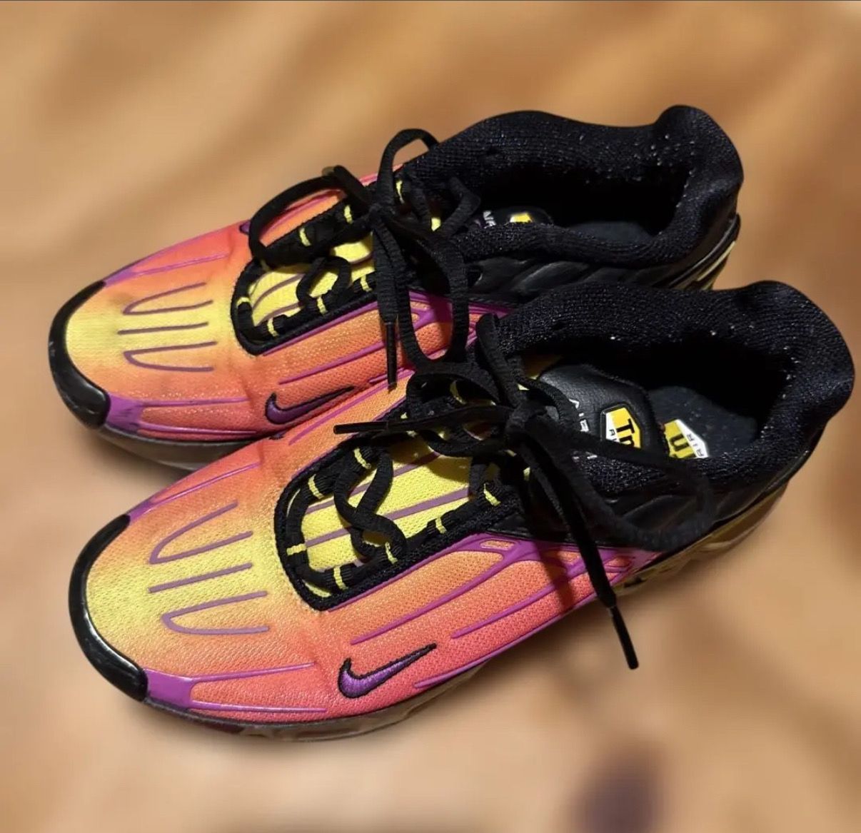 エアマックスプラス(AIR MAX PLUS)/ナイキ 人気の新作を安心売買