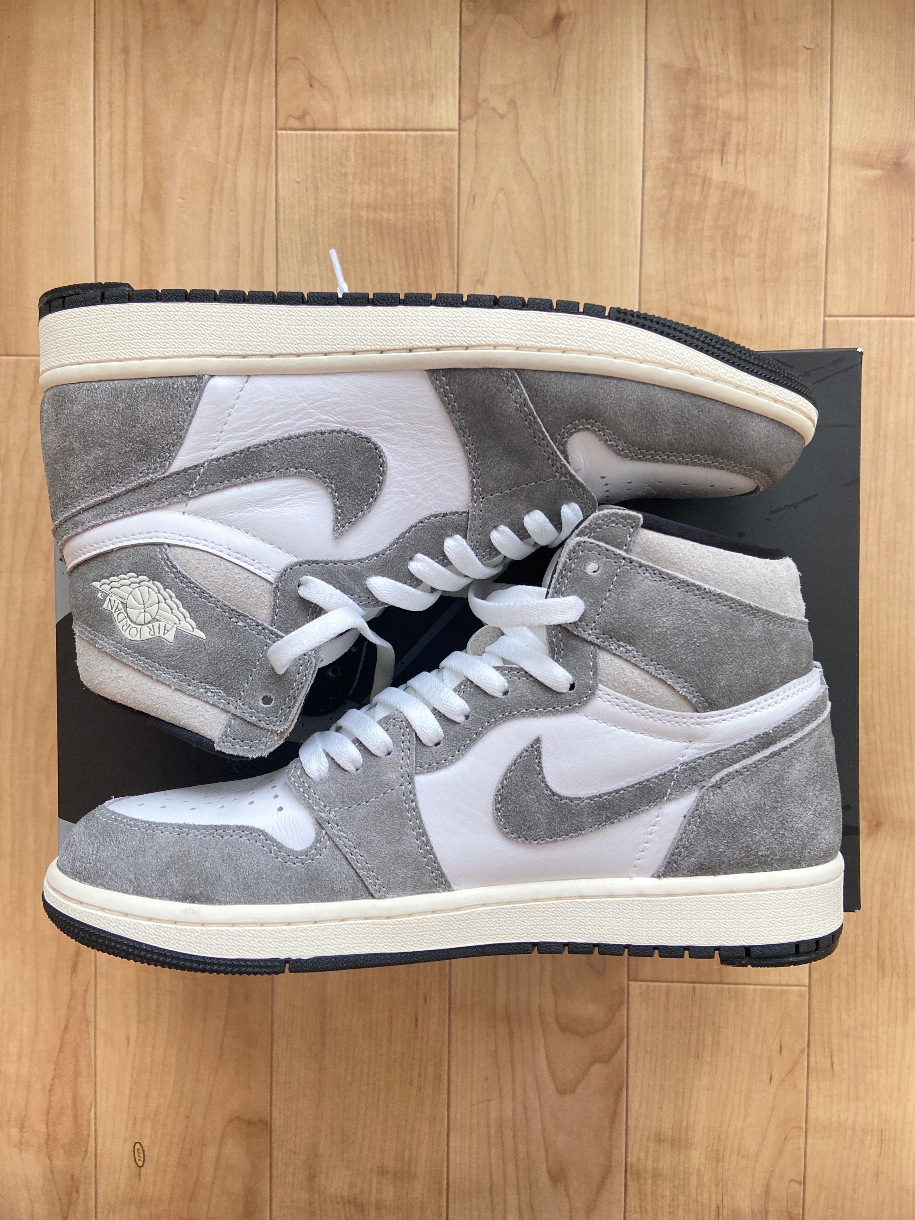 Nike Air Jordan 1 Retro High OG "Black and Smoke Grey"