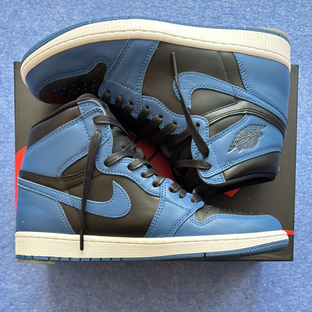 Nike Air Jordan 1 Retro High OG "Dark Marina Blue"